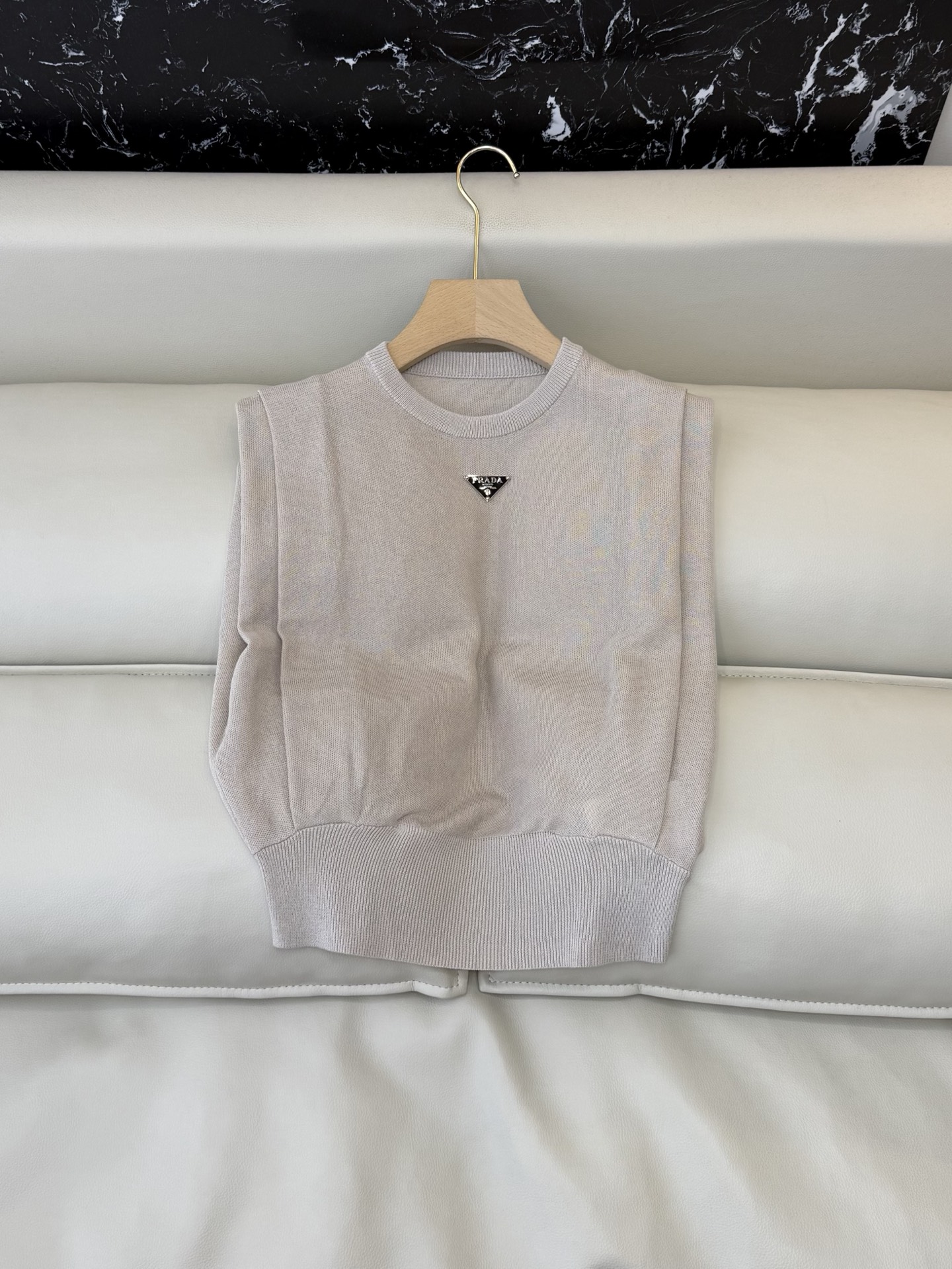 AW059#新款针织上衣‼️PR三角标 无袖针织上衣 三色 SML