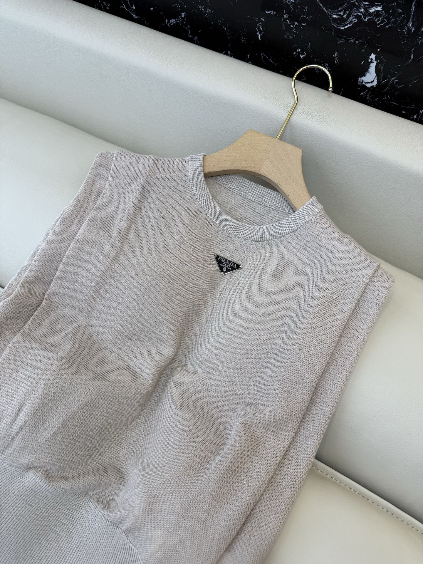 AW059#新款针织上衣‼️PR三角标 无袖针织上衣 三色 SML