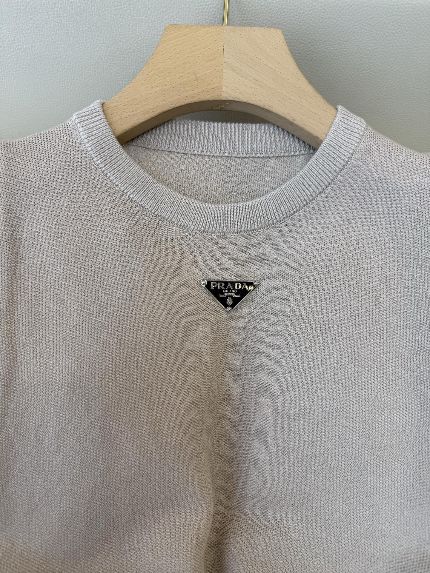 AW059#新款针织上衣‼️PR三角标 无袖针织上衣 三色 SML