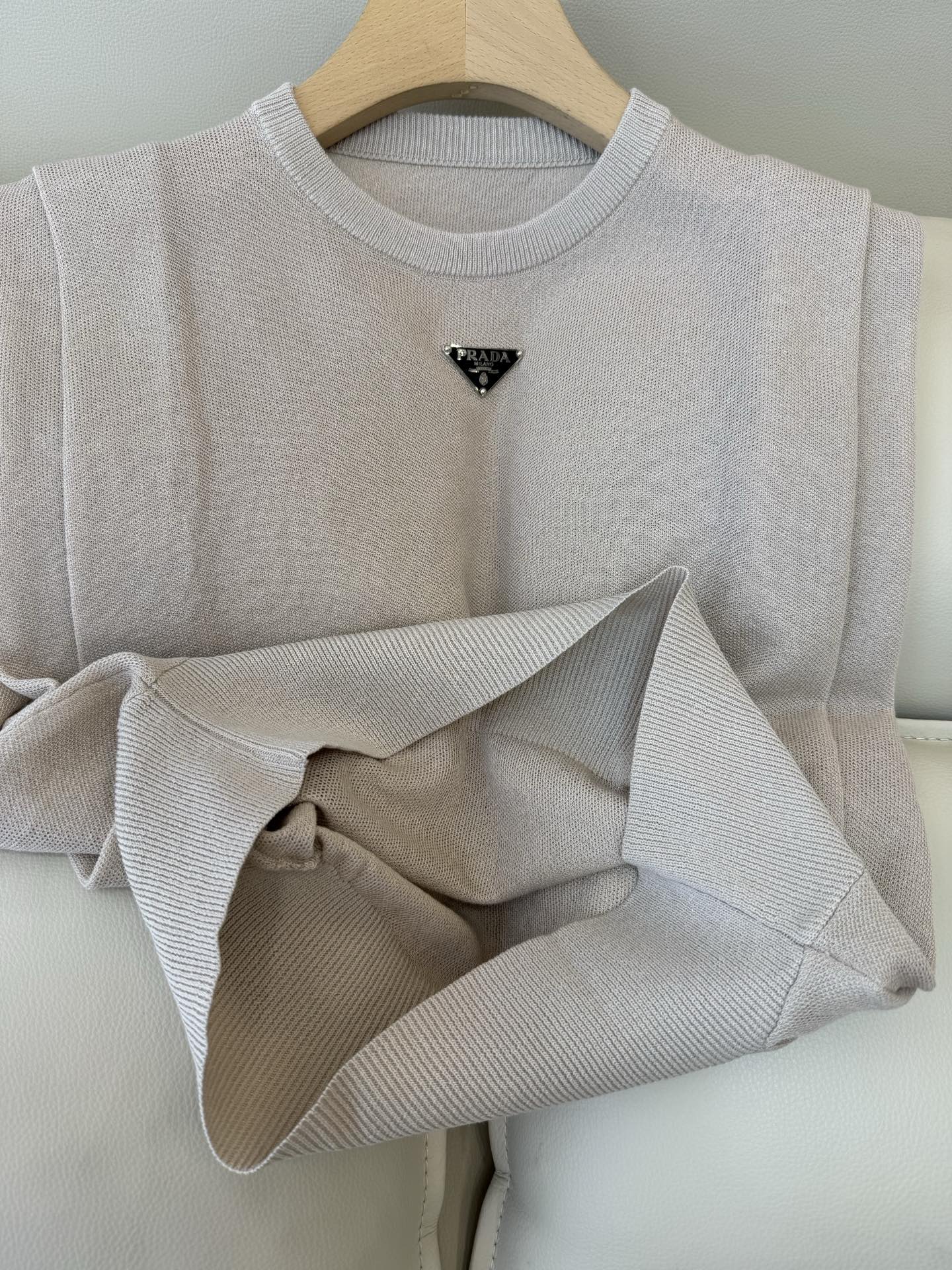 AW059#新款针织上衣‼️PR三角标 无袖针织上衣 三色 SML
