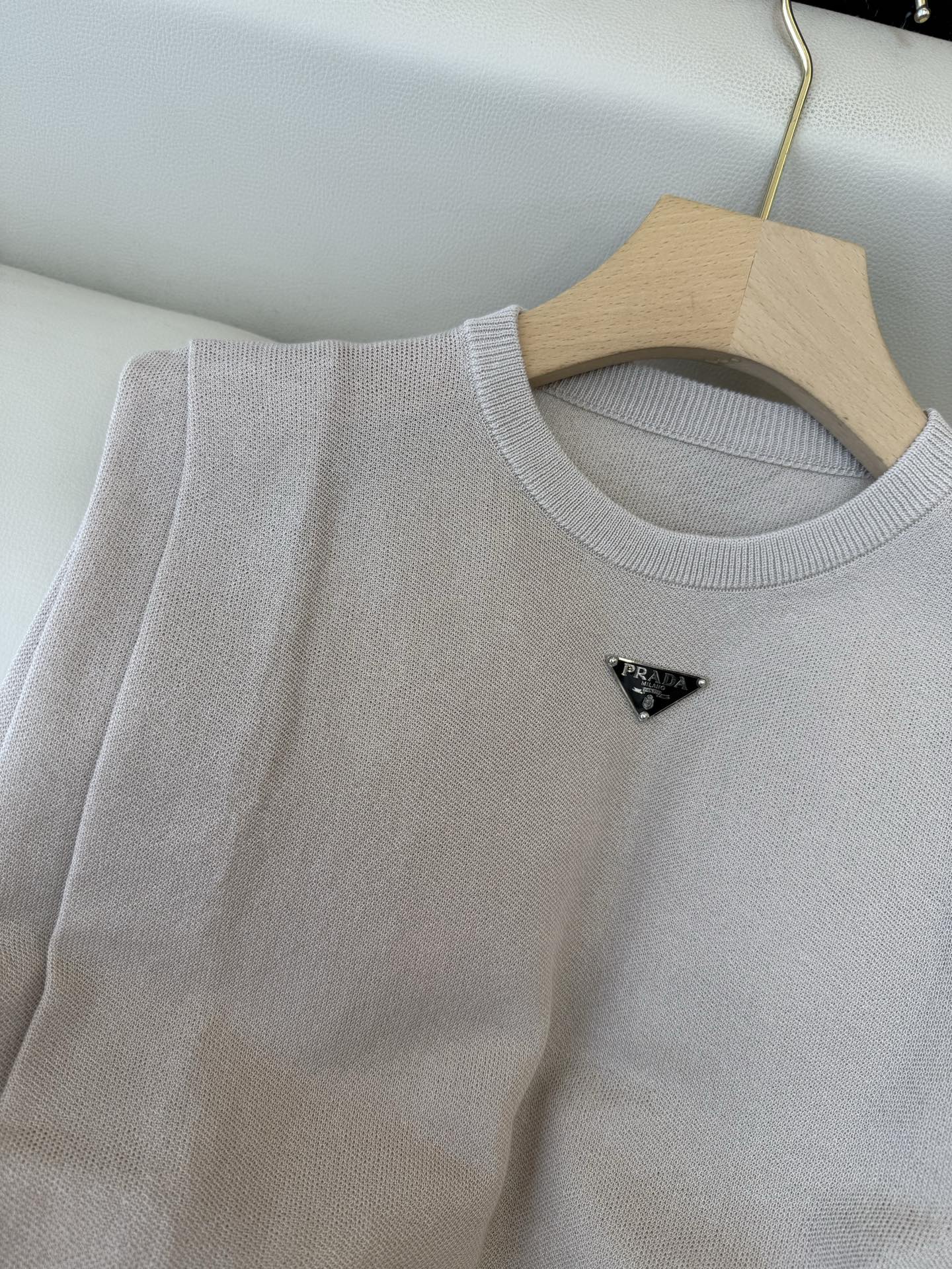 AW059#新款针织上衣‼️PR三角标 无袖针织上衣 三色 SML