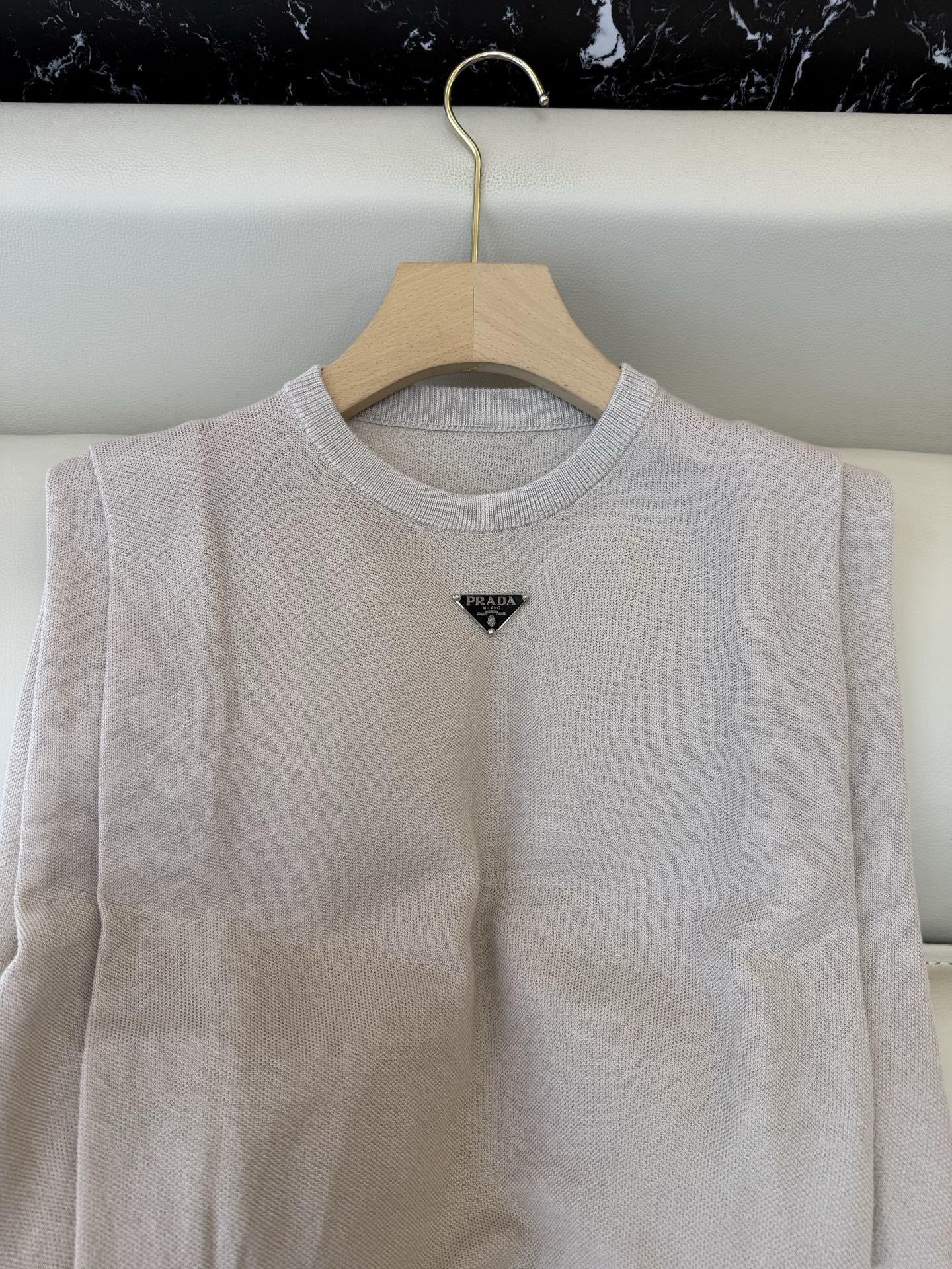 AW059#新款针织上衣‼️PR三角标 无袖针织上衣 三色 SML