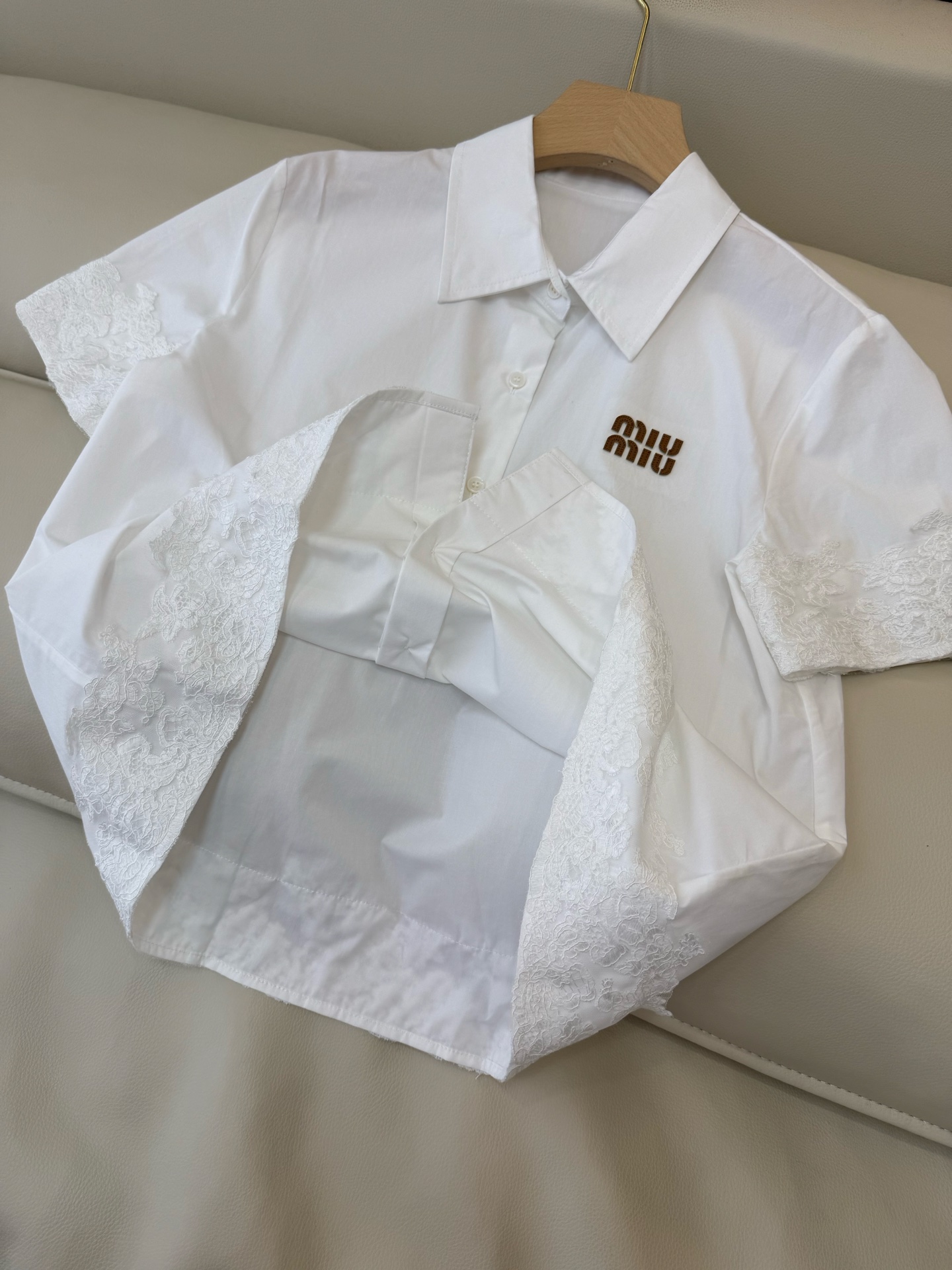 AW058#新款衬衫‼️miu家 蕾丝绣花 短袖衬衫 黑色 白色 SML