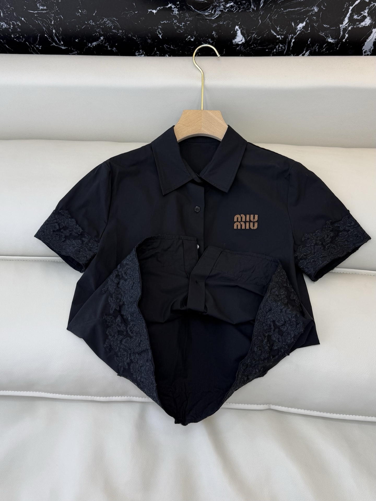 AW058#新款衬衫‼️miu家 蕾丝绣花 短袖衬衫 黑色 白色 SML