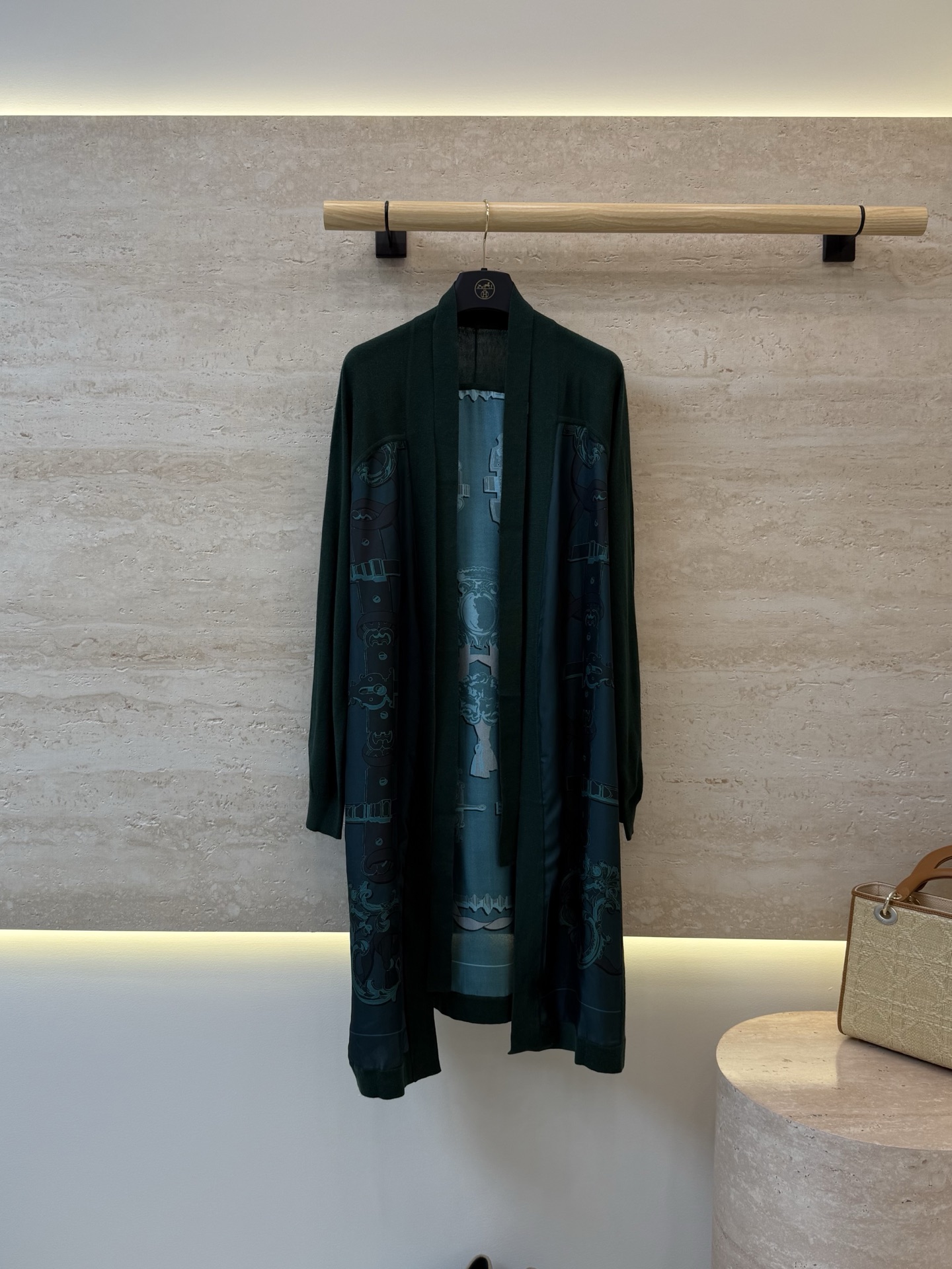 NO:932088,H326038#New Cardigan H Home Positioning Print Silk Patchwork Knitted Long Sleeve Long Cardigan Jacket Dark Green S-XXL,,jackets & coats,real silk,19860909H326038#新款开衫 H家 定位印花 真丝拼丝针织长袖 长开衫外套 墨绿色 S-XXL,,jackets & coats,real silk,,Women's clothing