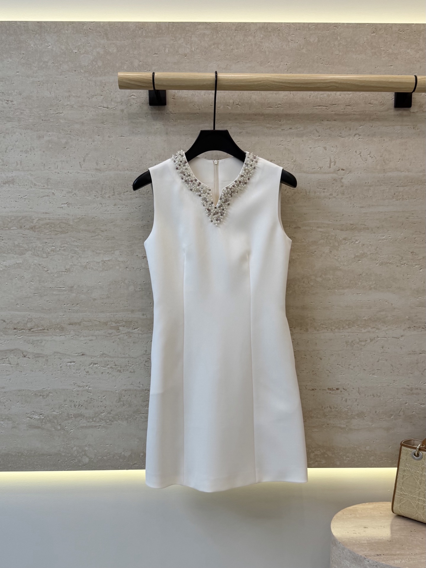 NO:932567,XZ0192#New dress Valentino hand-beaded short-sleeved slim dress black white SMLXL,Valentino-clothing,valentino,valentino,skirts,T-shirt,19860909XZ0192#新款连衣裙 Valentino 手工钉珠 短袖修身连衣裙 黑色 白色 SMLXL,华伦天奴-服装,valentino,valentino,skirts,T-shirt,,Women's clothing