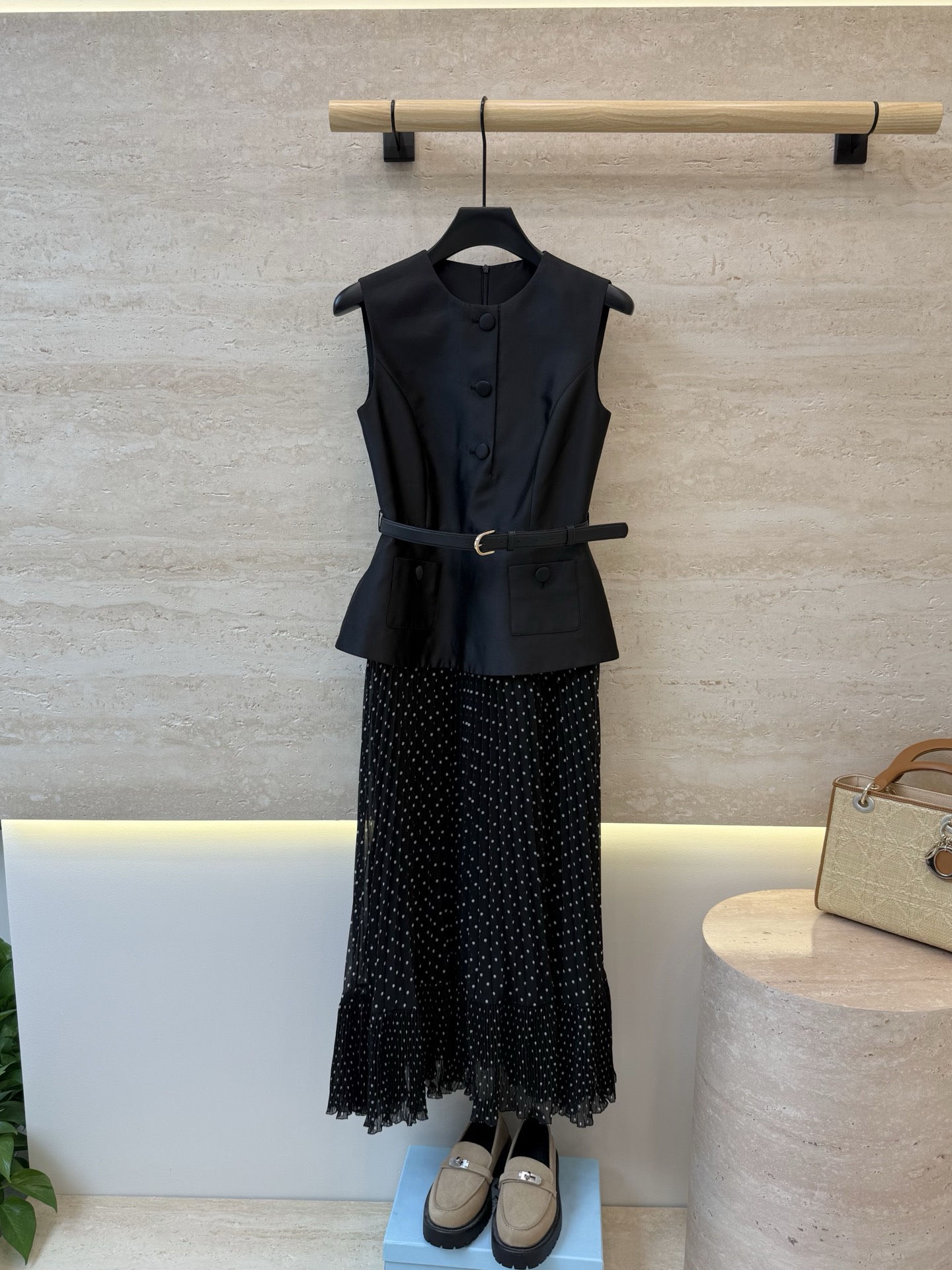 NO:932565,XZ0186#New dress dior fake two-piece dress black SMLXL,Dior-clothing,dior,dior,skirts,19860909XZ0186#新款连衣裙 dior 假两件套 连衣裙 黑色 SMLXL,迪奥-服装,dior,dior,skirts,,Women's clothing