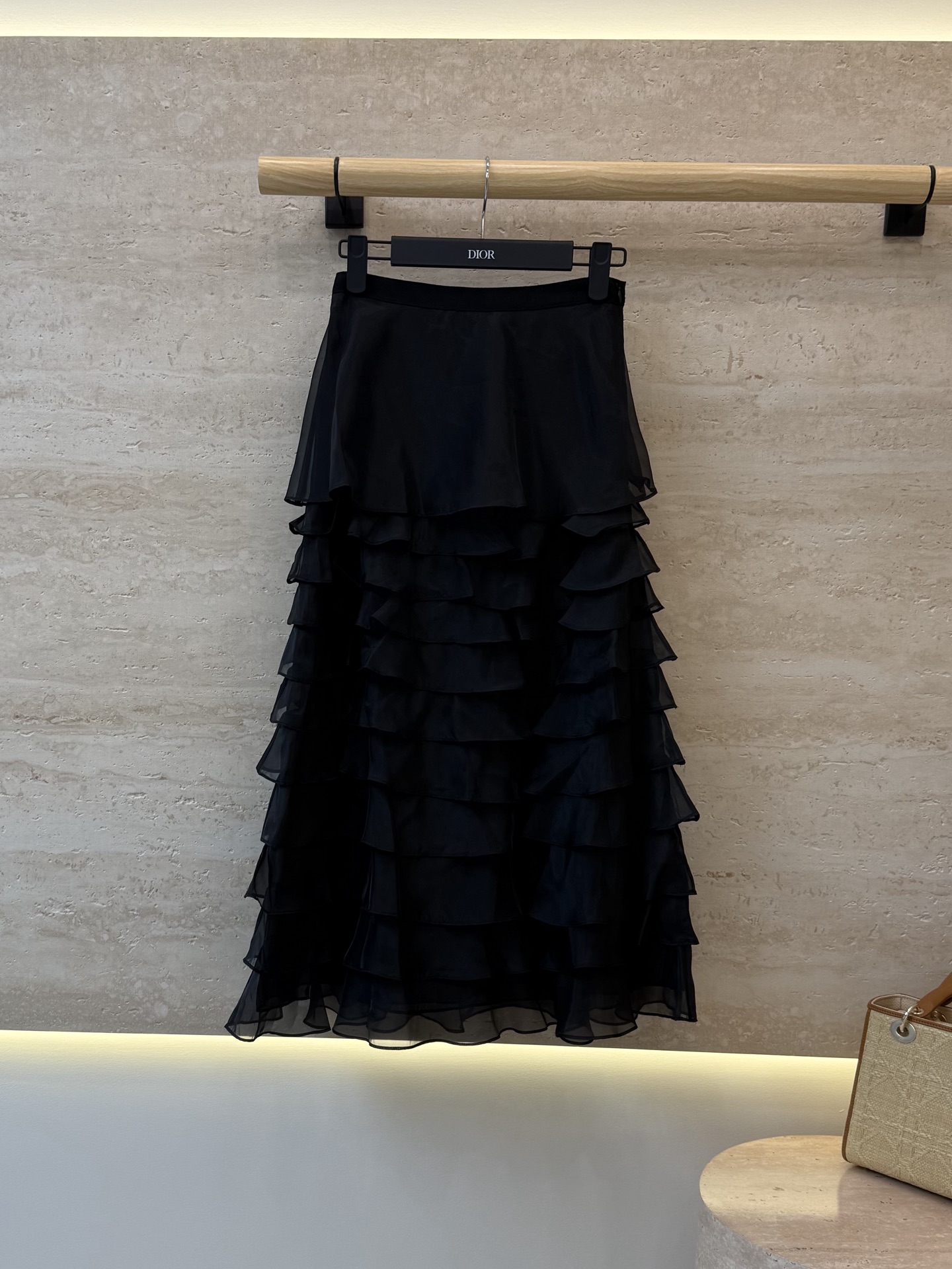 NO:933265,XZ0190# new skirt dior layered organza long skirt black white SMLXL,,dior,skirts,19860909XZ0190#新款半裙 dior 层层纱 欧根纱长半裙 黑色 白色 SMLXL,,dior,skirts,,Women's clothing