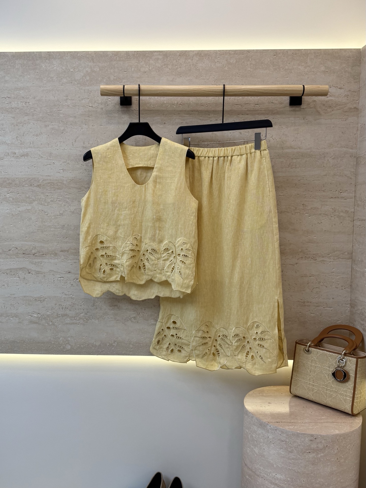 NO:932486,XM026# new suit linen hollow embroidered turtle leaf custom top and skirt suit white yellow SMLXL, women's clothing, skirts,19860909XM026#新款套装 亚麻 镂空绣龟背叶定制上衣半裙 套装 白色 黄色 SMLXL,女装,skirts,,Women's clothing