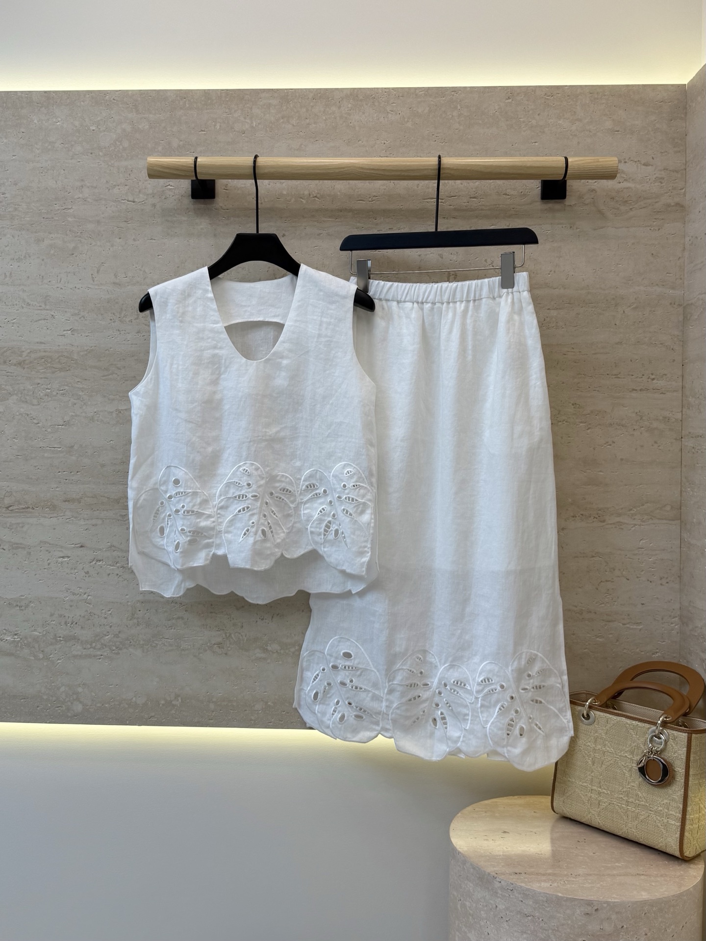NO:933123,XM026# new suit linen hollow embroidered turtle leaf custom top and skirt suit white yellow SMLXL,,skirts,19860909XM026#新款套装 亚麻 镂空绣龟背叶定制上衣半裙 套装 白色 黄色 SMLXL,,skirts,,Women's clothing
