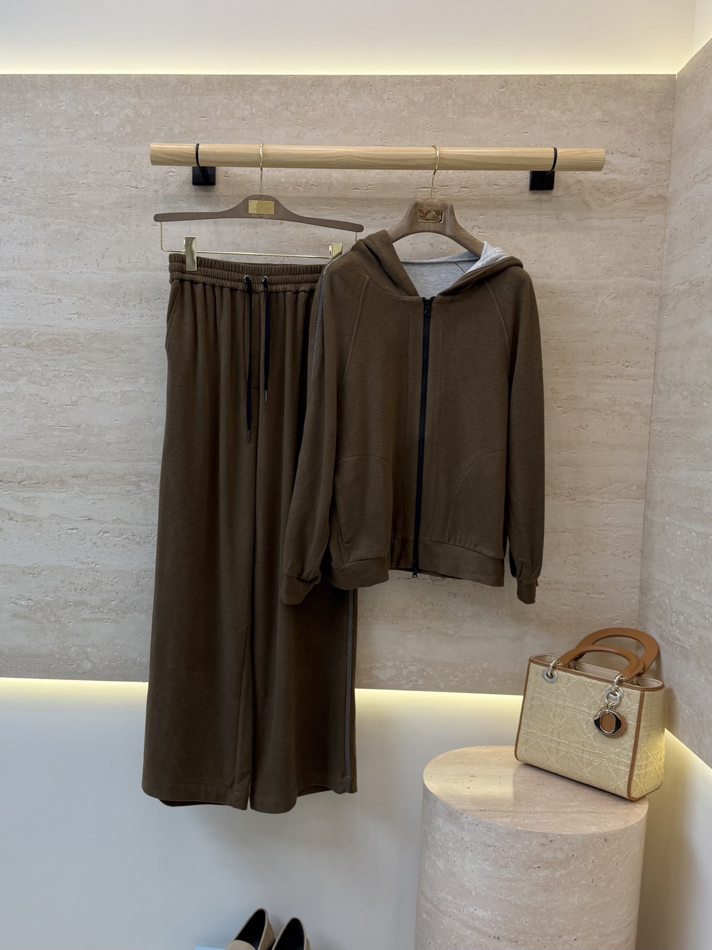 NO:933858,LZ25070# New Suit BC Brushed Style Autumn and Winter Suit Chain Decoration Zipper Jacket Pants Suit Five Colors SML, women's clothing, jackets & coats,19860909LZ25070#新款套装 BC 拉绒款 秋冬套装 链条装饰 拉链外套长裤套装 五色 SML,女装,jackets & coats,,Women's clothing