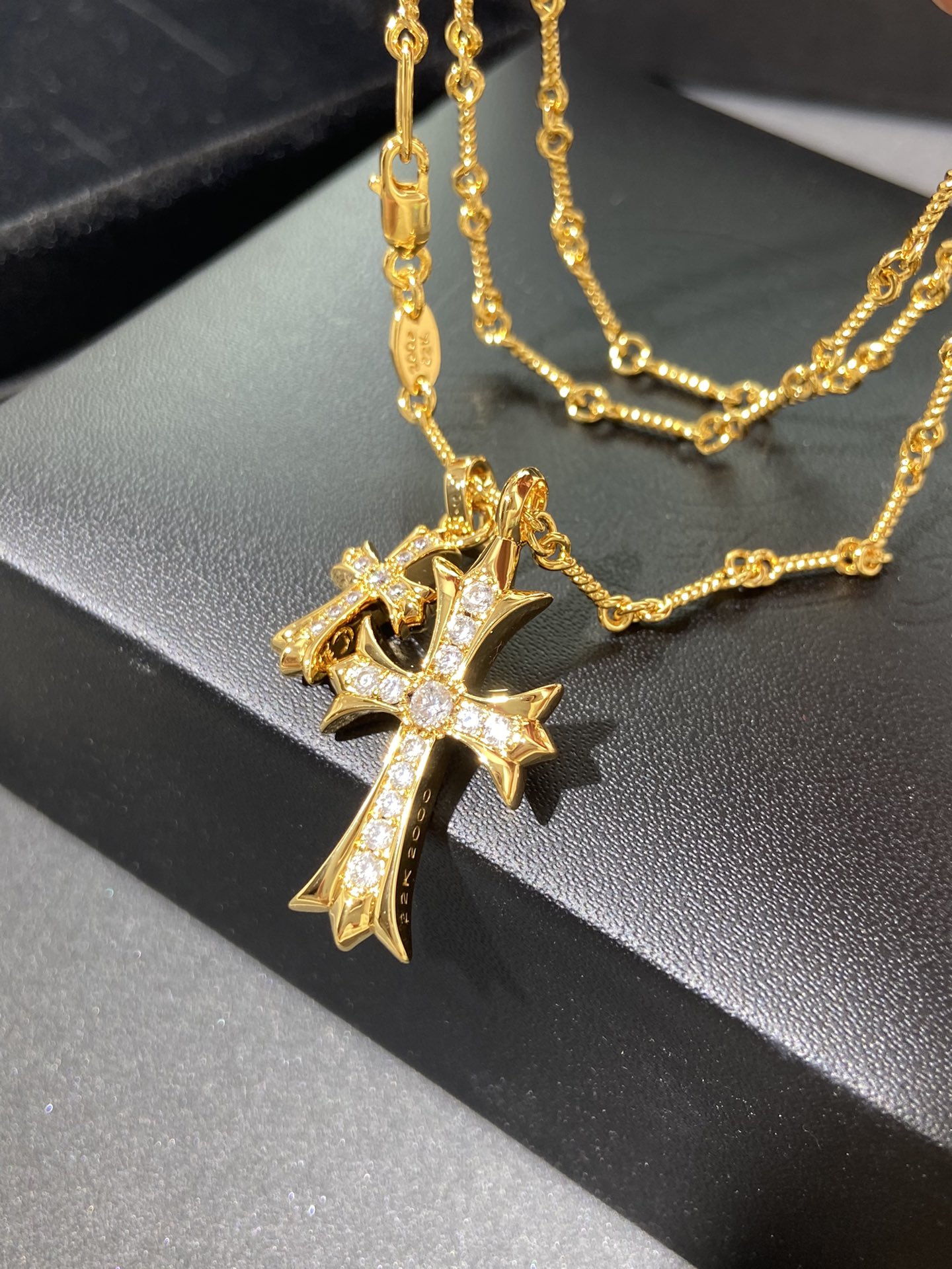 NO:720732,1986090988320【男女最佳情侣款】认准真正购入Z开发的Z是22K金＋真钻的,小十字架吊坠Z1万5,大十字架吊坠Z4万3,链条18寸也要接近1万8,相当于Z一套就要7万6非常贵,我们购入了两个吊坠开发,花了5万8【顶级精工无敌版本】按照Z开版,我们采用V金作为原材料,电镀了超级无敌厚的22K金电镀层,这里特别要强调这个22K金的电镀层,颜色非常特别,因为我们拿着Z开的电镀缸,所以才能电镀出这种不是金色,也不是玫瑰金色的,更不是足足黄金色的色泽,而是最色的22K金色,跟市面所有low版均可瞬间区分出来现货秒发,请珍惜,,gold,卡迪亚高端饰品,Jewelry