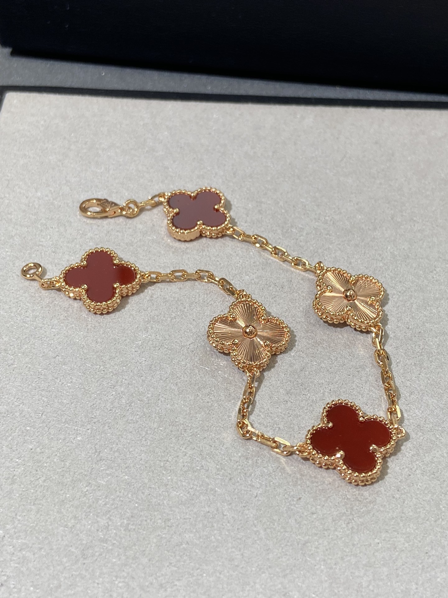 梵克雅宝玫瑰金红玉髓 3