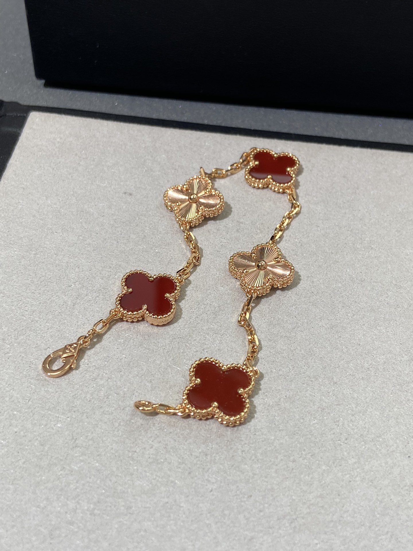 梵克雅宝玫瑰金红玉髓 2