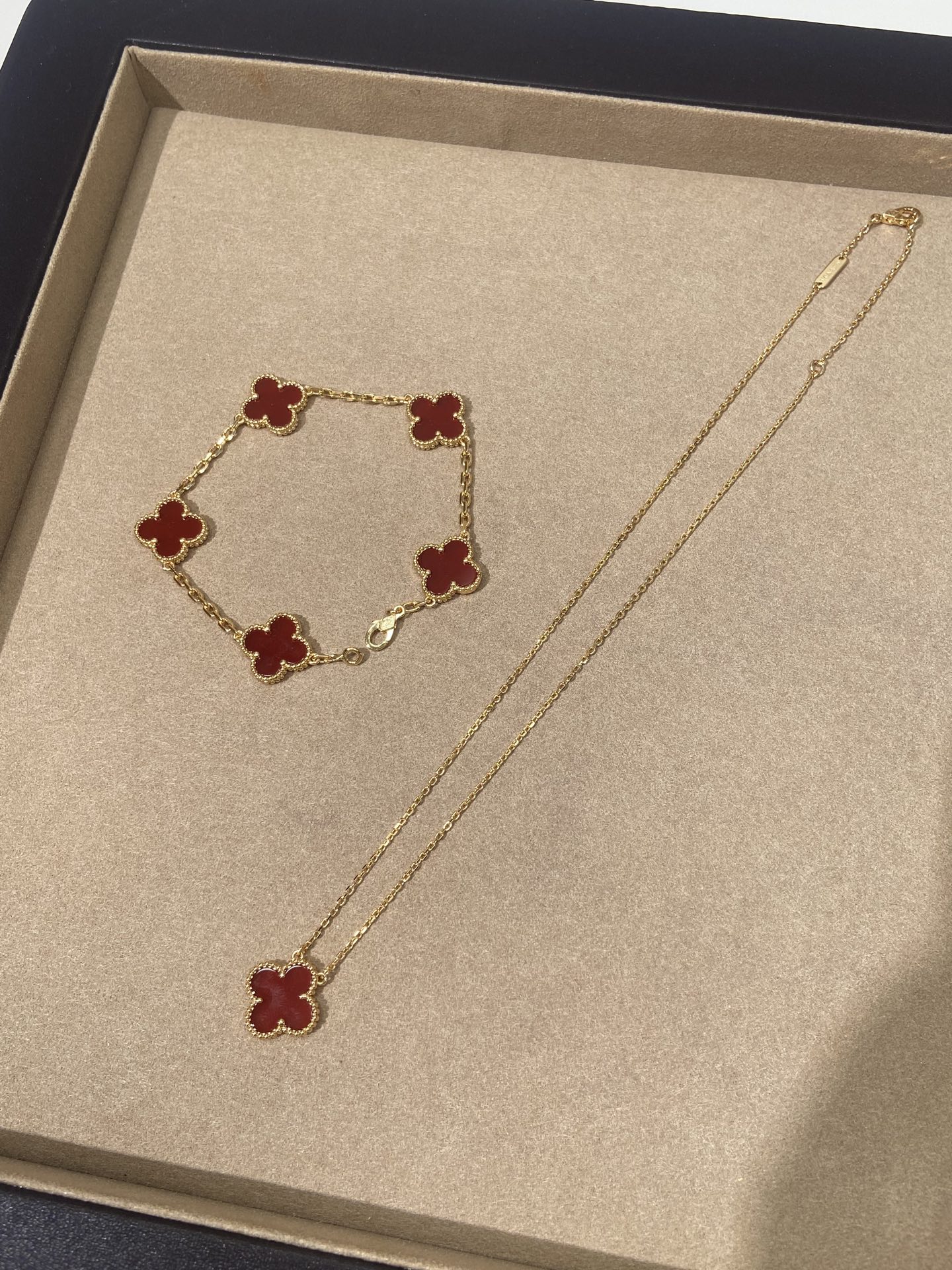 NO:634602,· Gold and red five-flower bracelet 88330, necklace 88230, necklace, bracelet, Cartier high-end jewelry19860909· 金红五花手链88330,项链88230,,necklace,bracelet,卡迪亚高端饰品,Jewelry