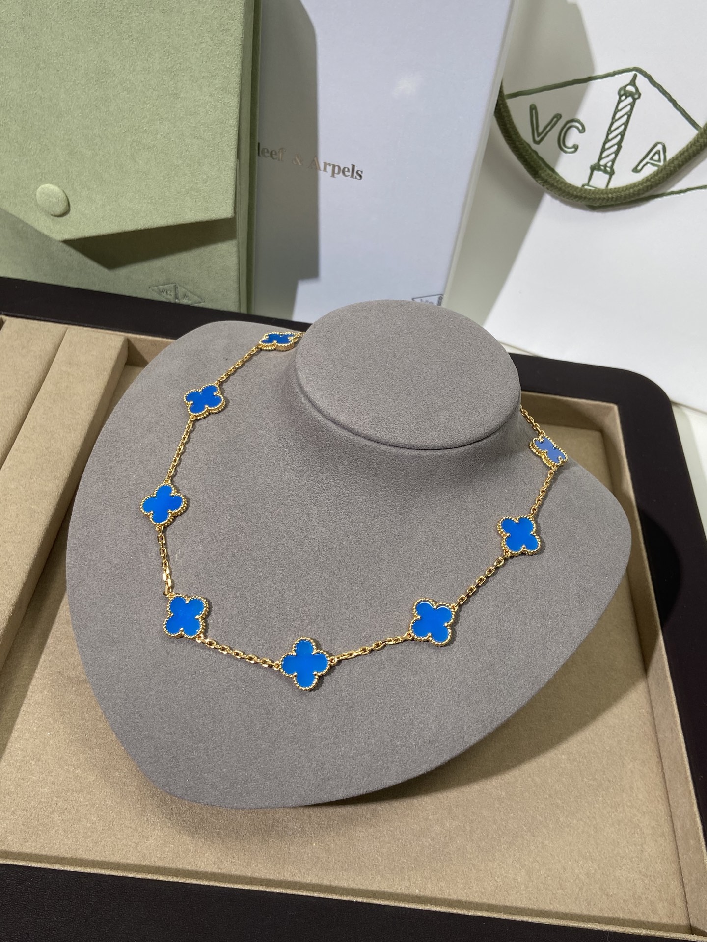 NO:634151,The blue chalcedony whitening artifact can be either salty or sweet, it’s him, 88520, Cardia high-end jewelry19860909蓝玉髓显白神器 可盐可甜说的就是他,88520,,卡迪亚高端饰品,Jewelry