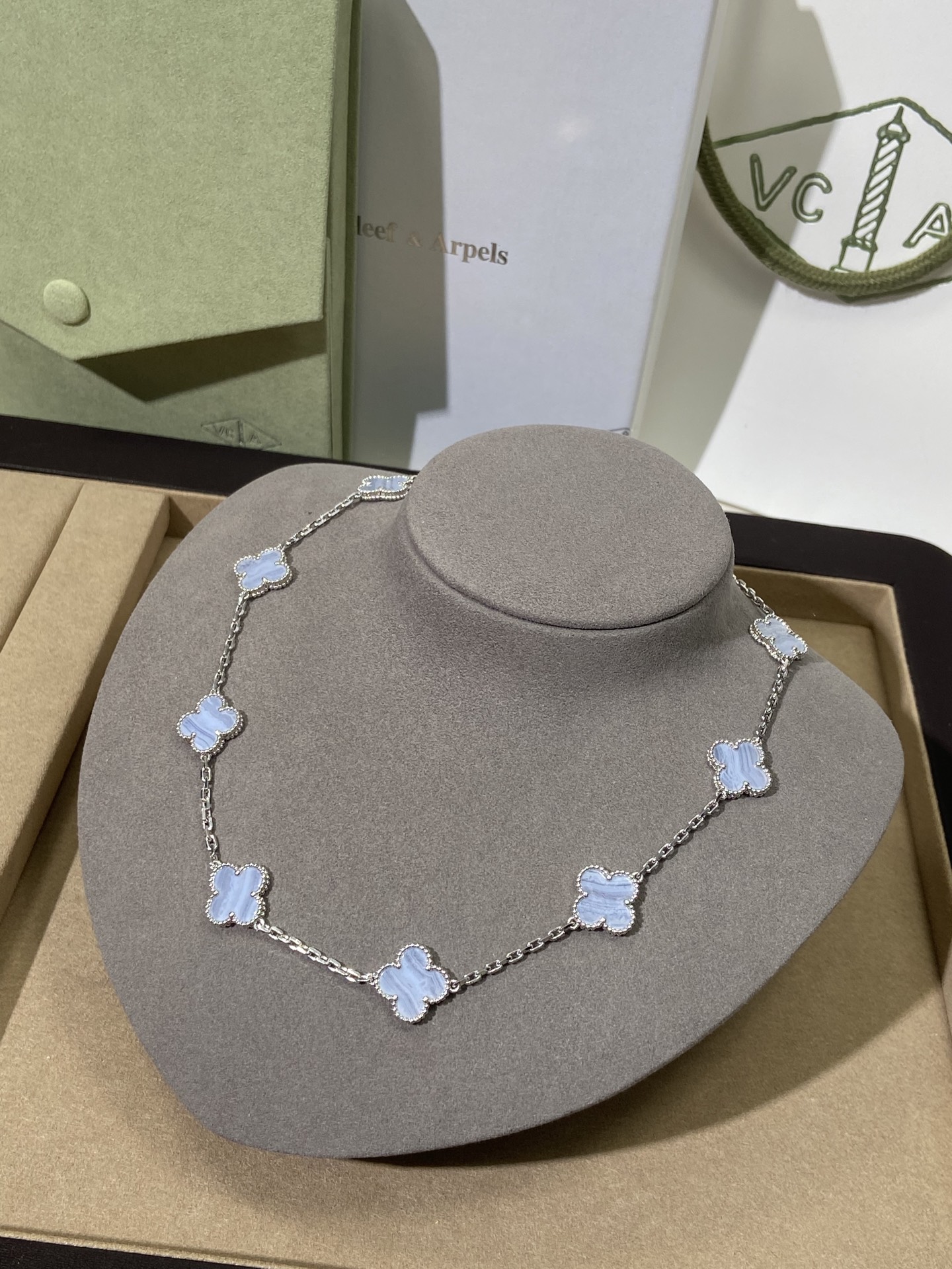 NO:634149,Mysterious and tranquil purple chalcedony.88520, Cartier high-end jewelry19860909神秘恬静紫玉髓.88520,,卡迪亚高端饰品,Jewelry