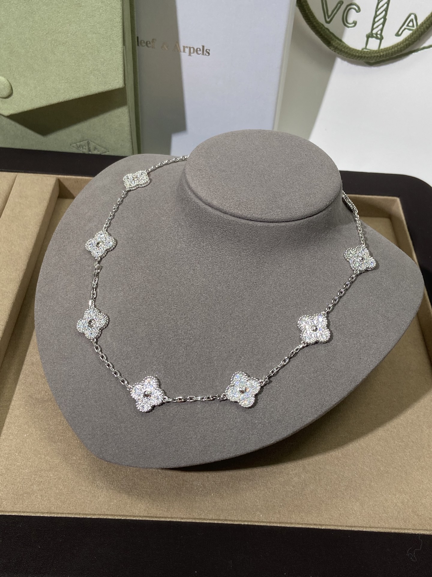 NO:634153,Elegant full diamond necklace, 88500, necklace, Cartier high-end jewelry19860909贵气十足的满钻项链,88500,,necklace,卡迪亚高端饰品,Jewelry