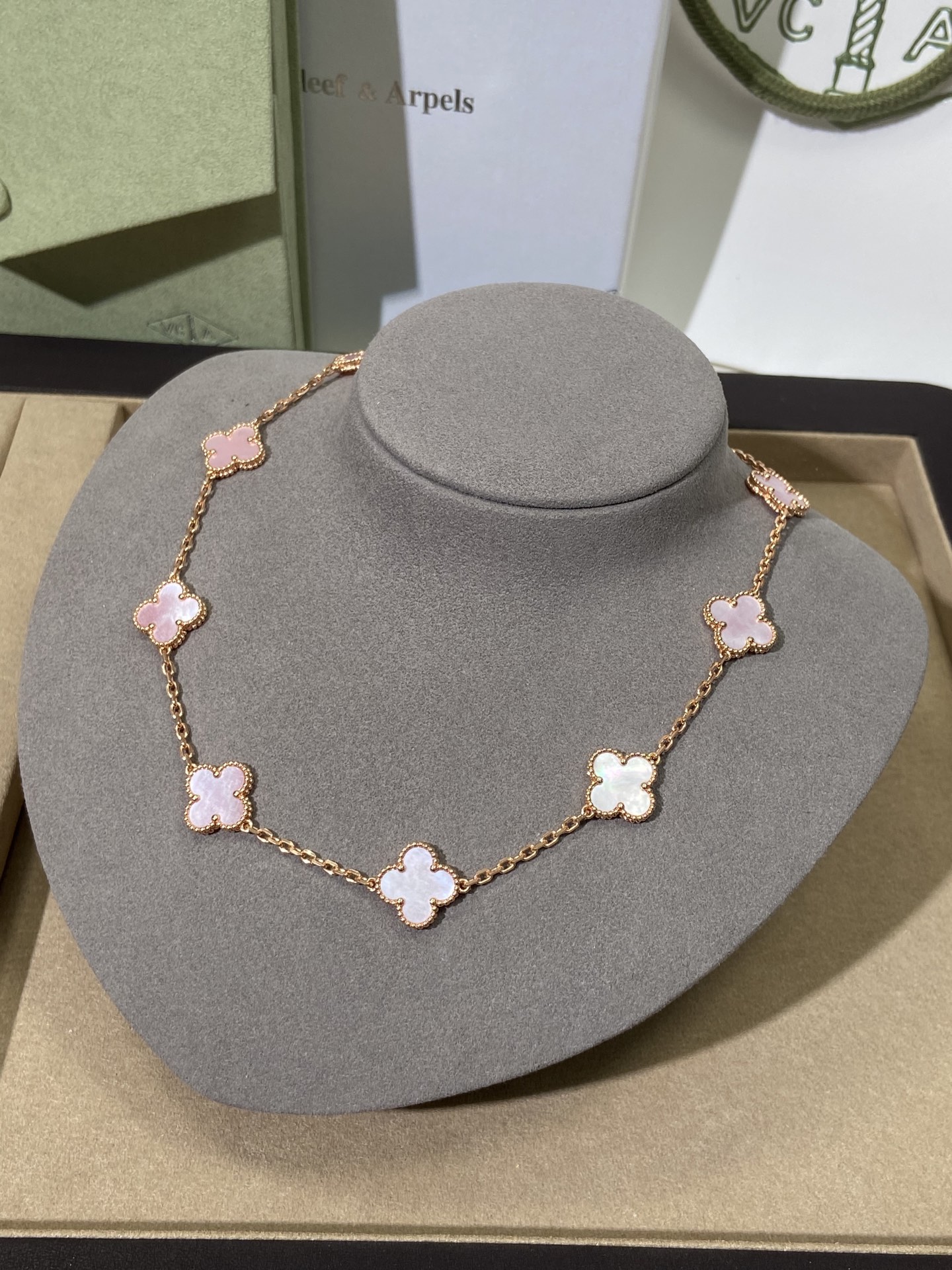 NO:634155,Deep sea pink shell 嗲～～ cross flower necklace 88600, necklace, Cartier high-end jewelry19860909深海粉贝 嗲～～十花项链88600,,necklace,卡迪亚高端饰品,Jewelry