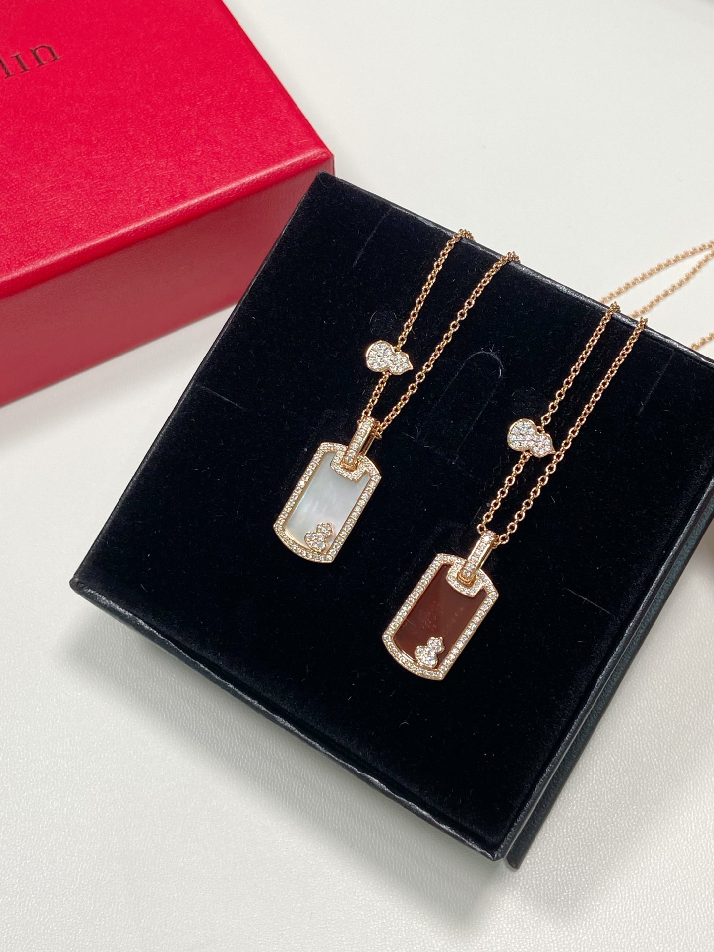 NO:632220,New favorite is coming!  Qeelin Tag is here!  Hey babies!  Listen to me, these new products are so beautiful that they have no friends!  88300,,Cardia high-end jewelry19860909新宠来袭！Qeelin Tag来咯！ 嘿宝贝们！听我说,这些新品真的简直是美到没朋友啊！ 88300,,卡迪亚高端饰品,Jewelry