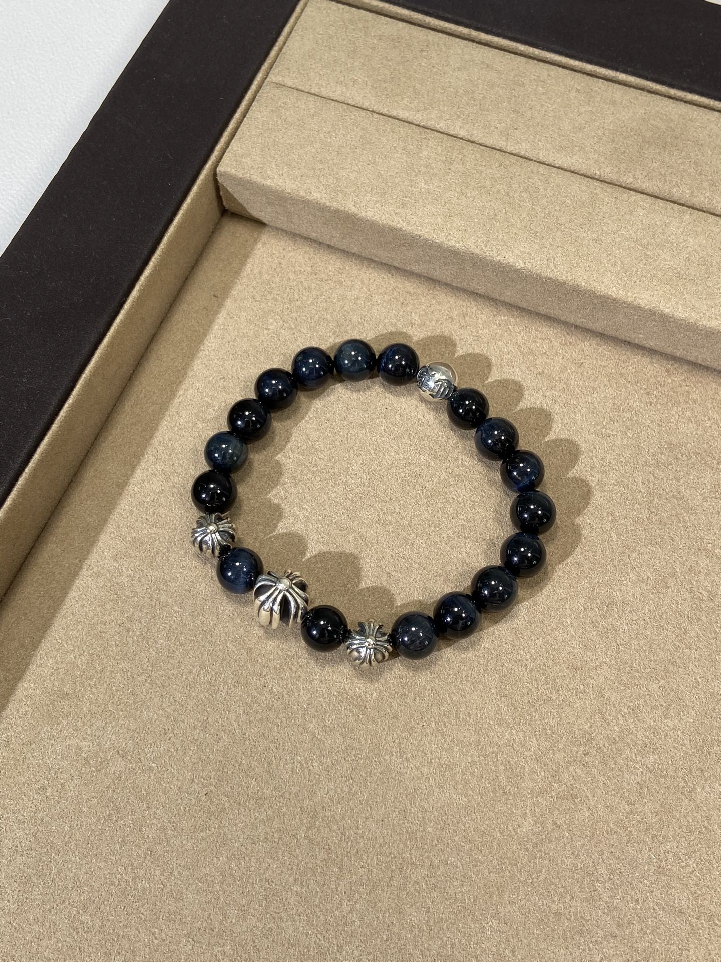 NO:632970,ChromeHearts Chrome Hearts Blue Tiger Eye Stone Series Bracelet Sharing ~ It is really suitable for commuting and working, low-key and high-end [Like R] Consult customer service for price. The size can be customized, chrome hearts, chrome hearts, Cardia high-end jewelry19860909ChromeHearts克罗心蓝虎眼石系列手串分享～真的超适合通勤上班佩戴低调又高级[赞R] 价格咨询客服 尺寸可定制,,chrome hearts,chrome hearts,卡迪亚高端饰品,Jewelry