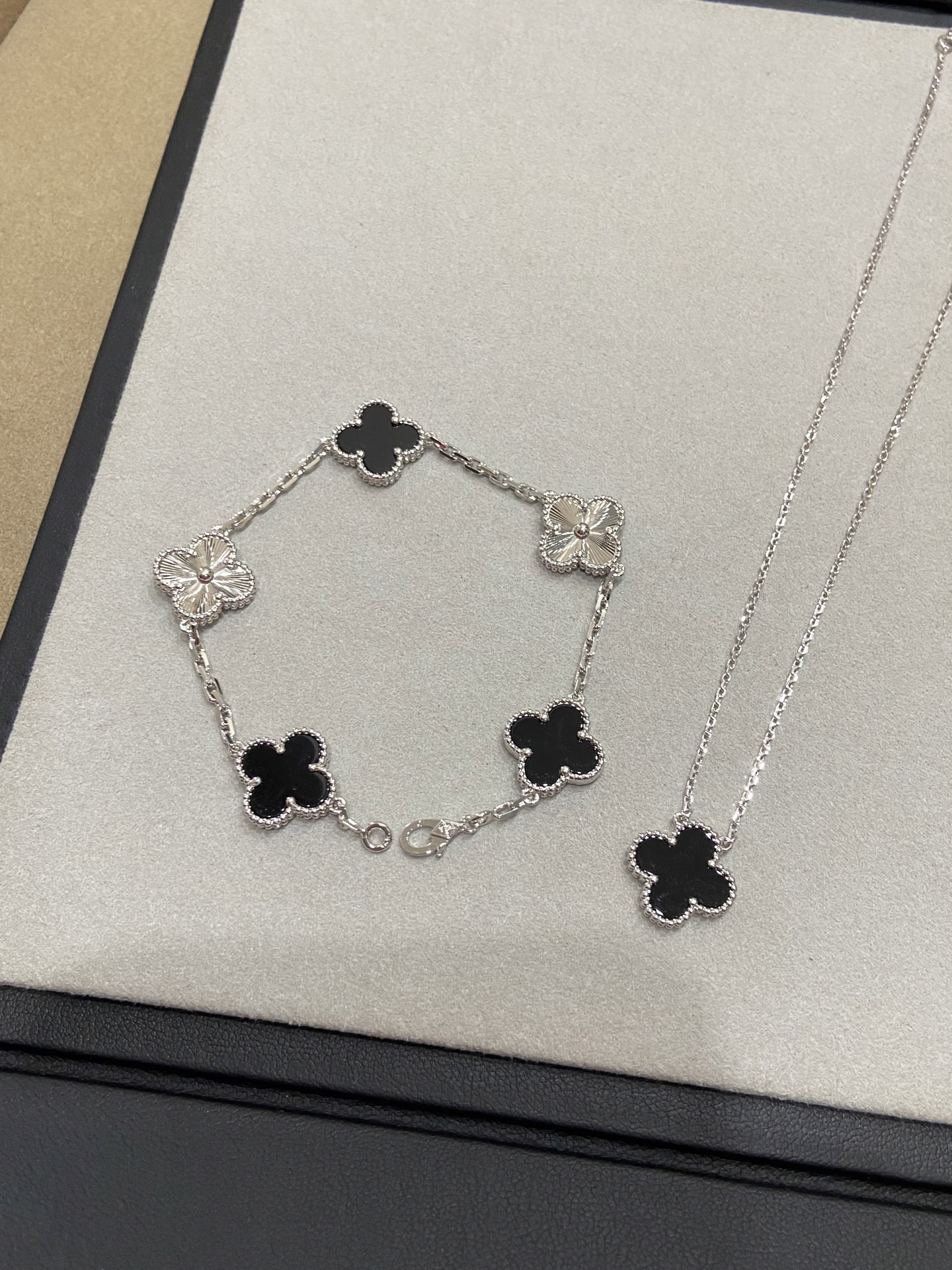 NO:361563,Vca five-color bracelet is available for new matching, Vca bracelet, bracelet19860909Vca五花手链出新搭配,Vca手链,bracelet,Jewelry