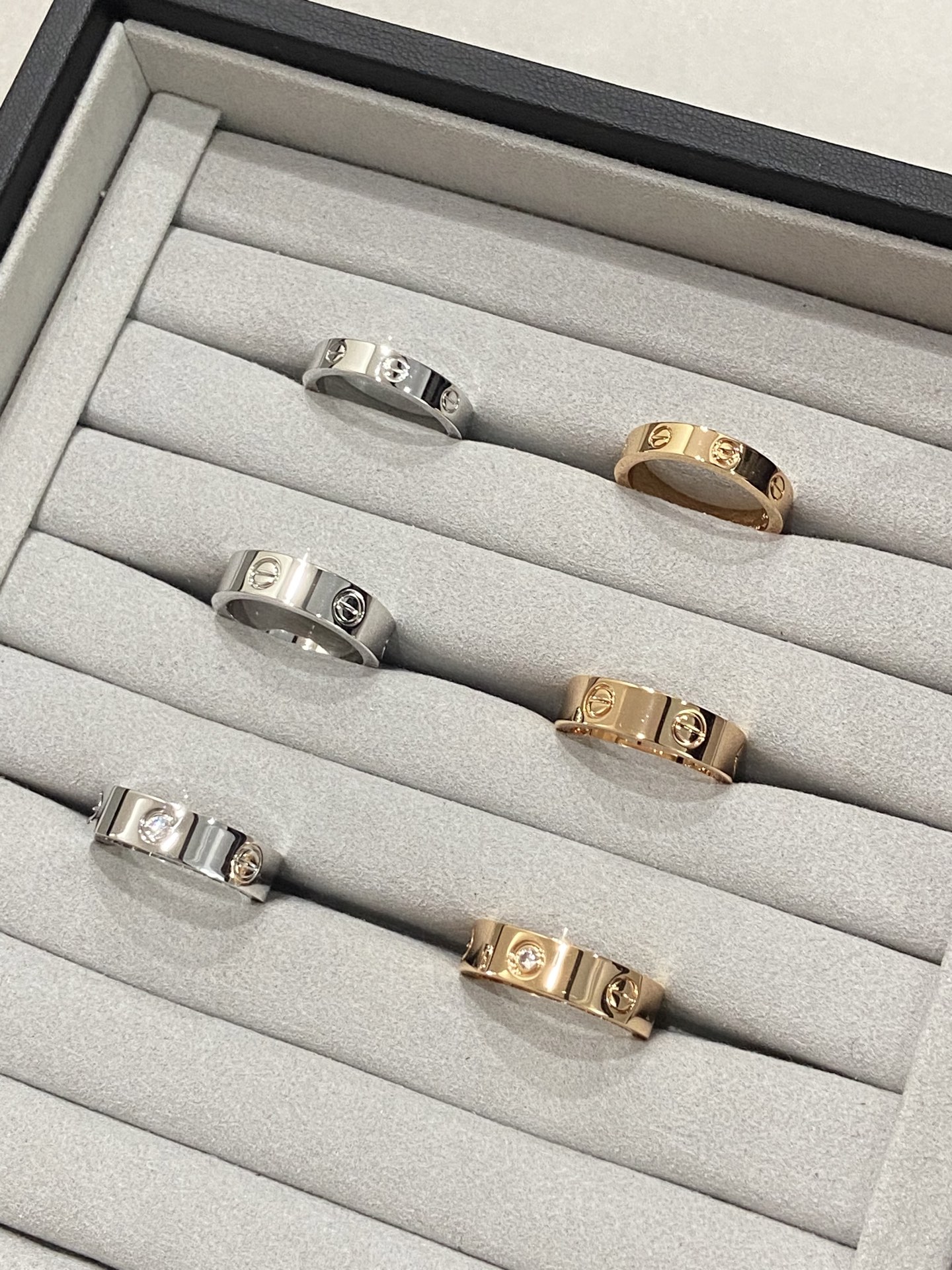 NO:633733,Cartier V gold second generation ring new white gold, cartier, ring, Cartier high-end jewelry19860909卡地亚V金二代戒指新出白金色,,cartier,ring,卡迪亚高端饰品,Jewelry