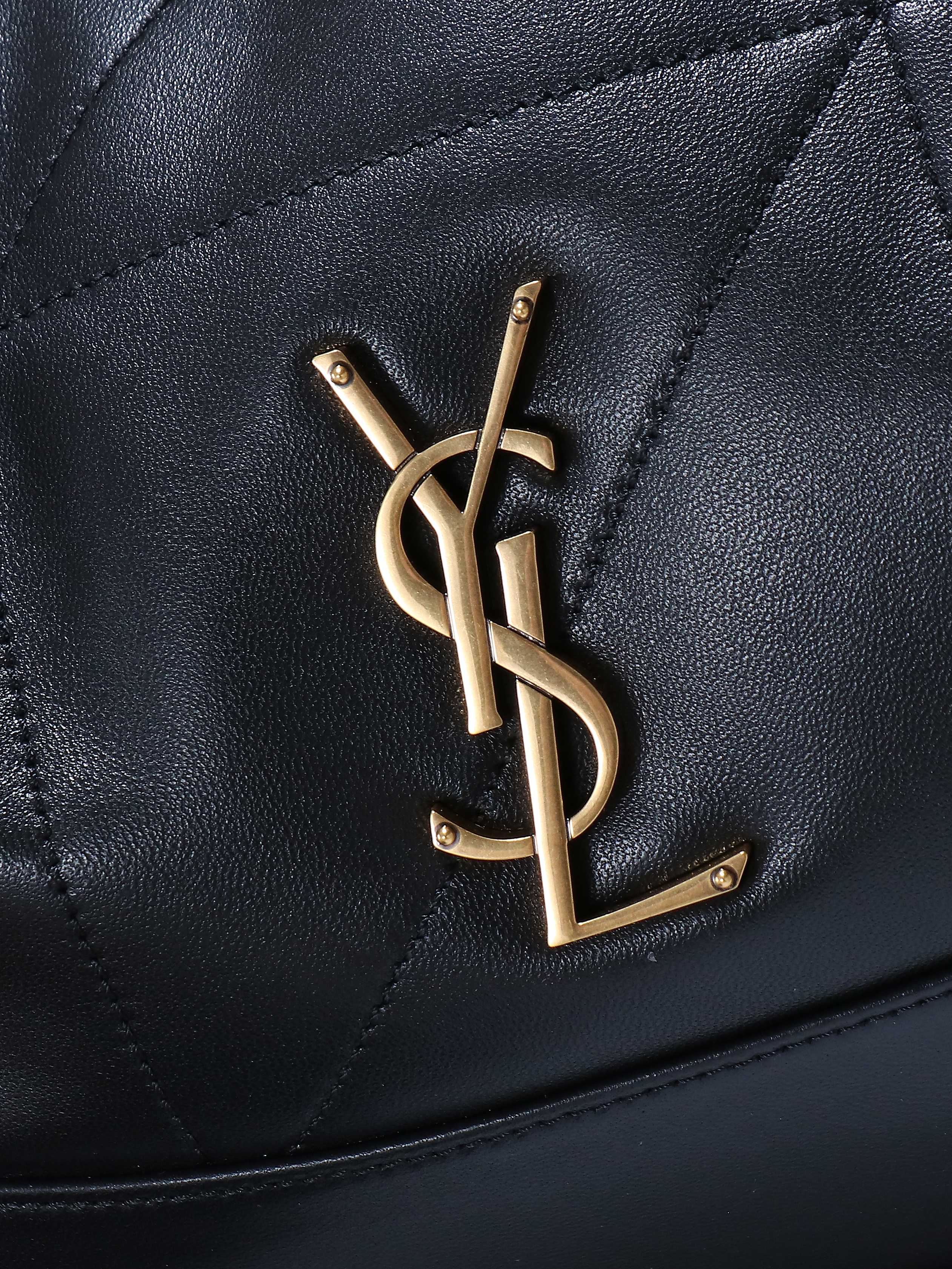 🆕新品出货👏【独家背景】原厂皮品质👏🏻👏🏻YSL 新款小号Jamie 4.3 large pochon羊皮腋下包
设计师真的太懂消费者需要什么了吧😎很多托特包的设计都没法让颜值和实用性两者都兼得,但是!这只tote做到了!它包身轻,容量大,而且还很优雅!是有设计在线,且贵气满满的实用型tote
我觉得比22bag好看耶😍这是可以说的吗😝
还是一只可以让你实现优雅带娃的妈咪包👍
型号:833948
尺寸:27×29×11cm