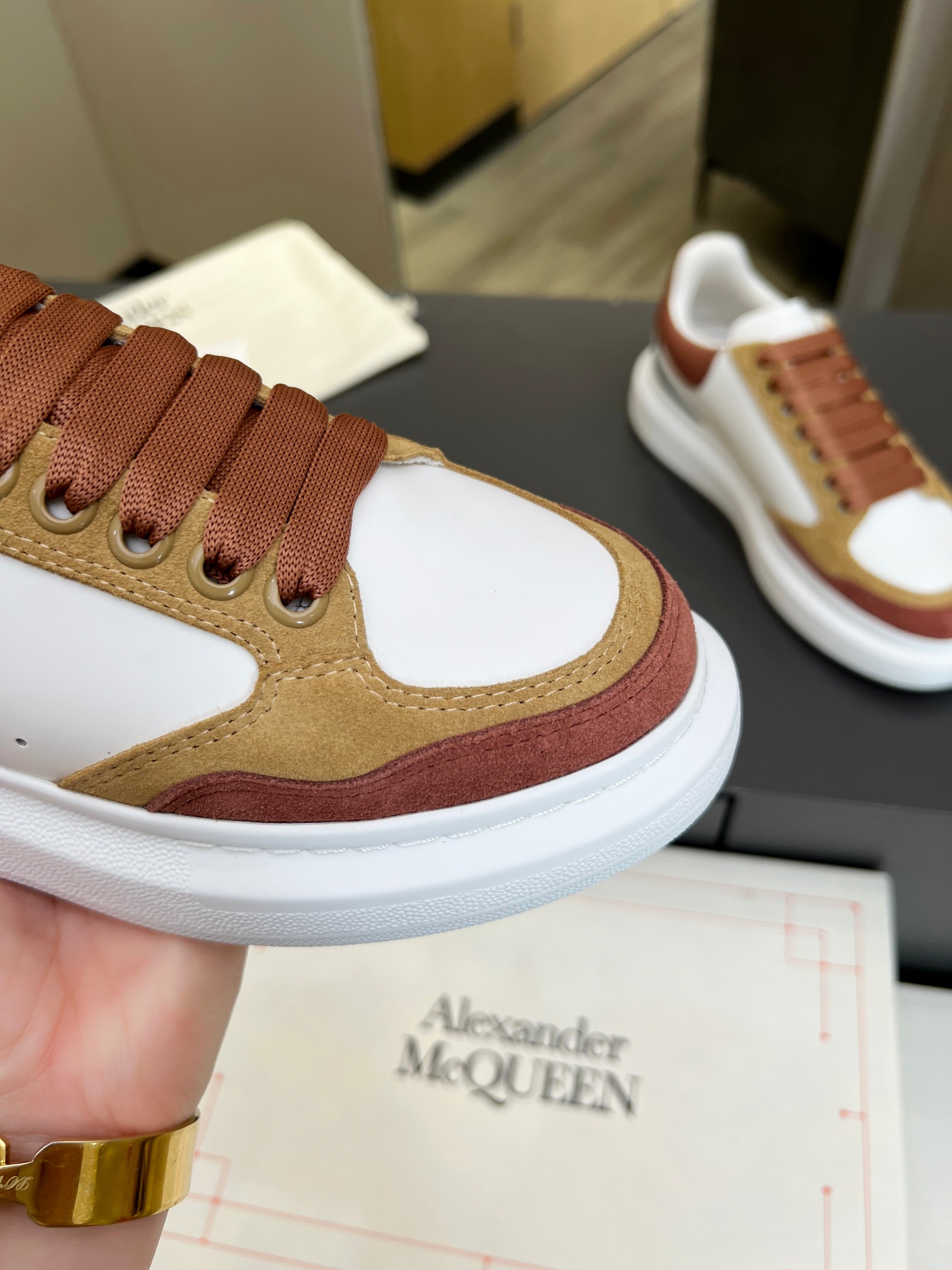2023SS McQueen’s Cow Skin Recreational Shoeboard: Original 1:1 Design, Gas Networks, Various Sizes. - 图片 8
