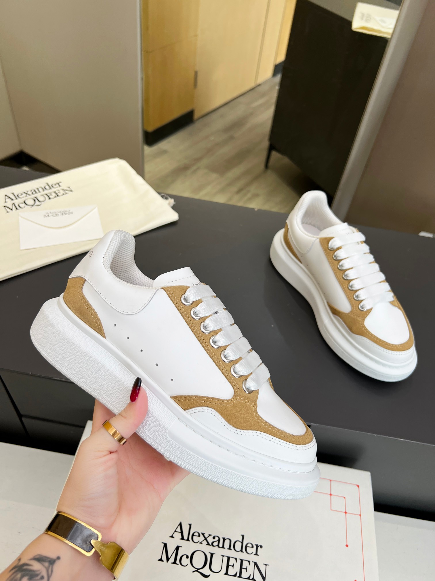 2023SS McQueen Recreational Shoeboard: Cow Skin, Imported Gas Networks, Code 35-41. - 图片 1