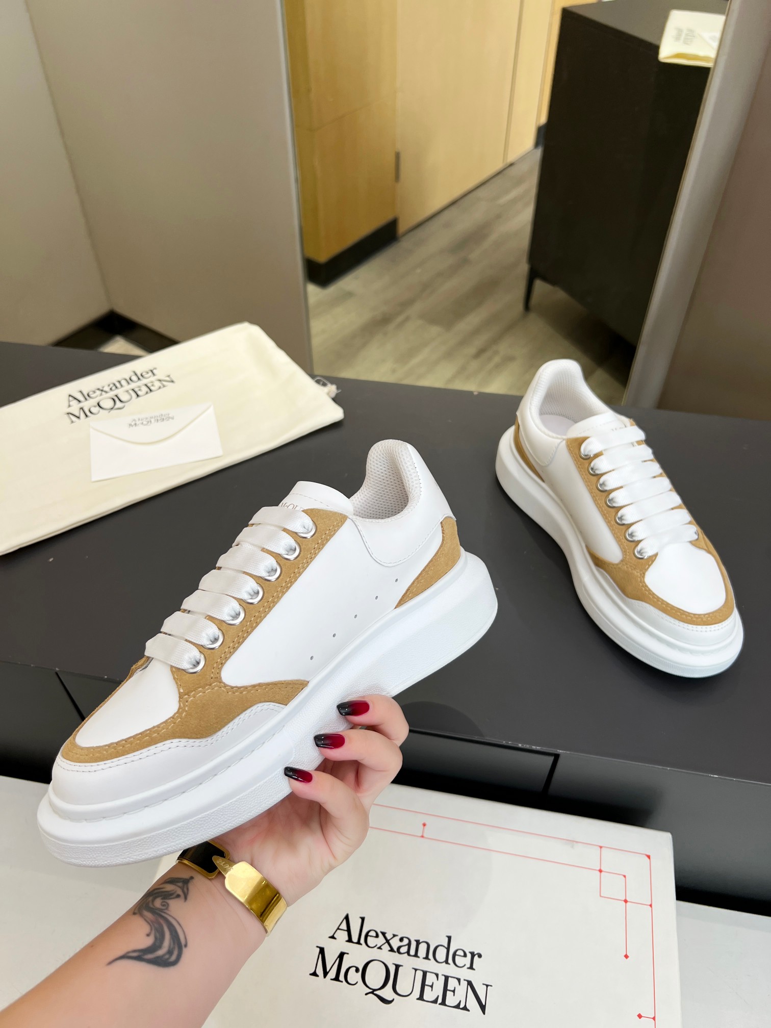 2023SS McQueen Recreational Shoeboard: Cow Skin, Imported Gas Networks, Code 35-41. - 图片 2