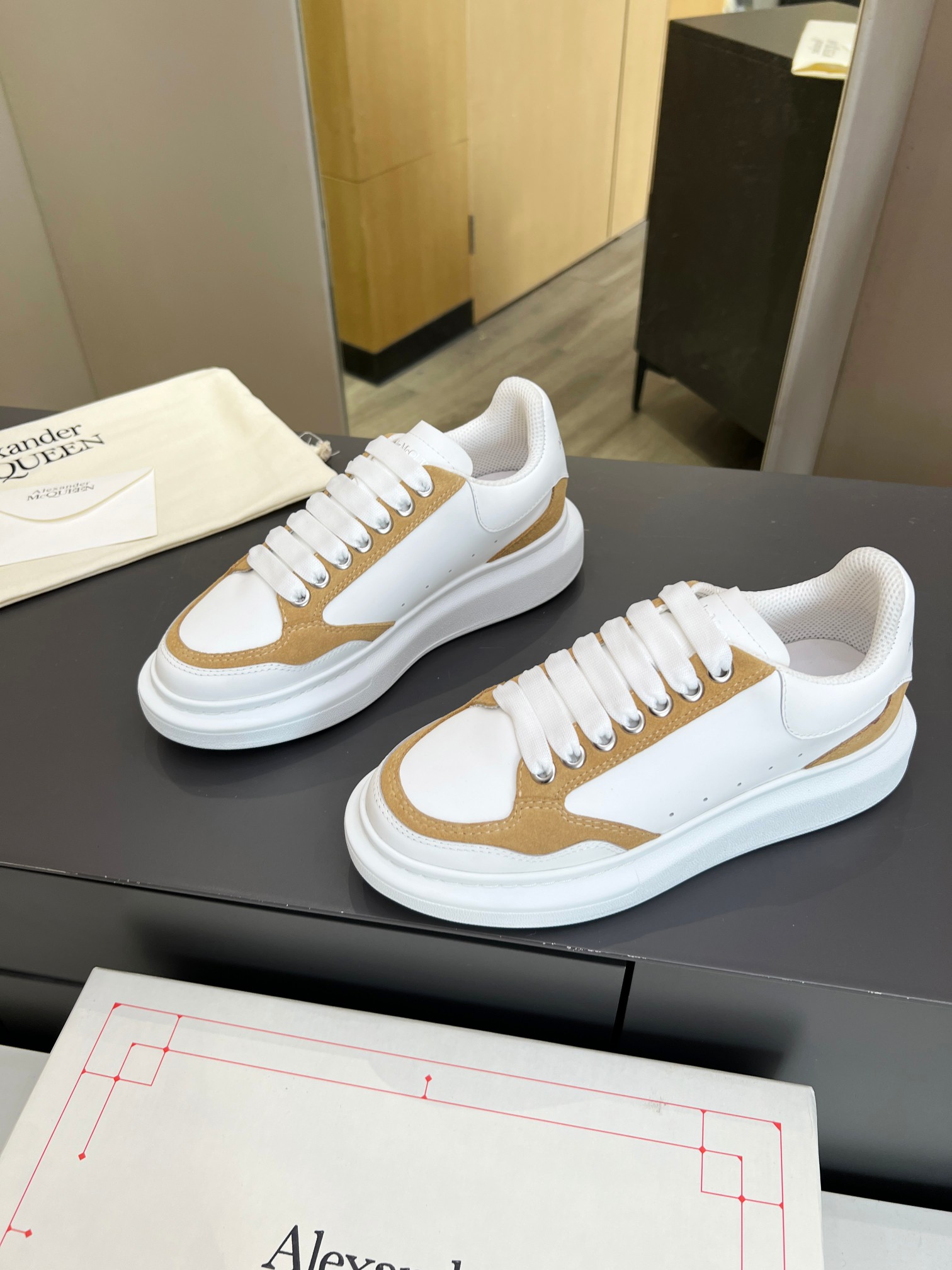 2023SS McQueen Recreational Shoeboard: Cow Skin, Imported Gas Networks, Code 35-41. - 图片 3