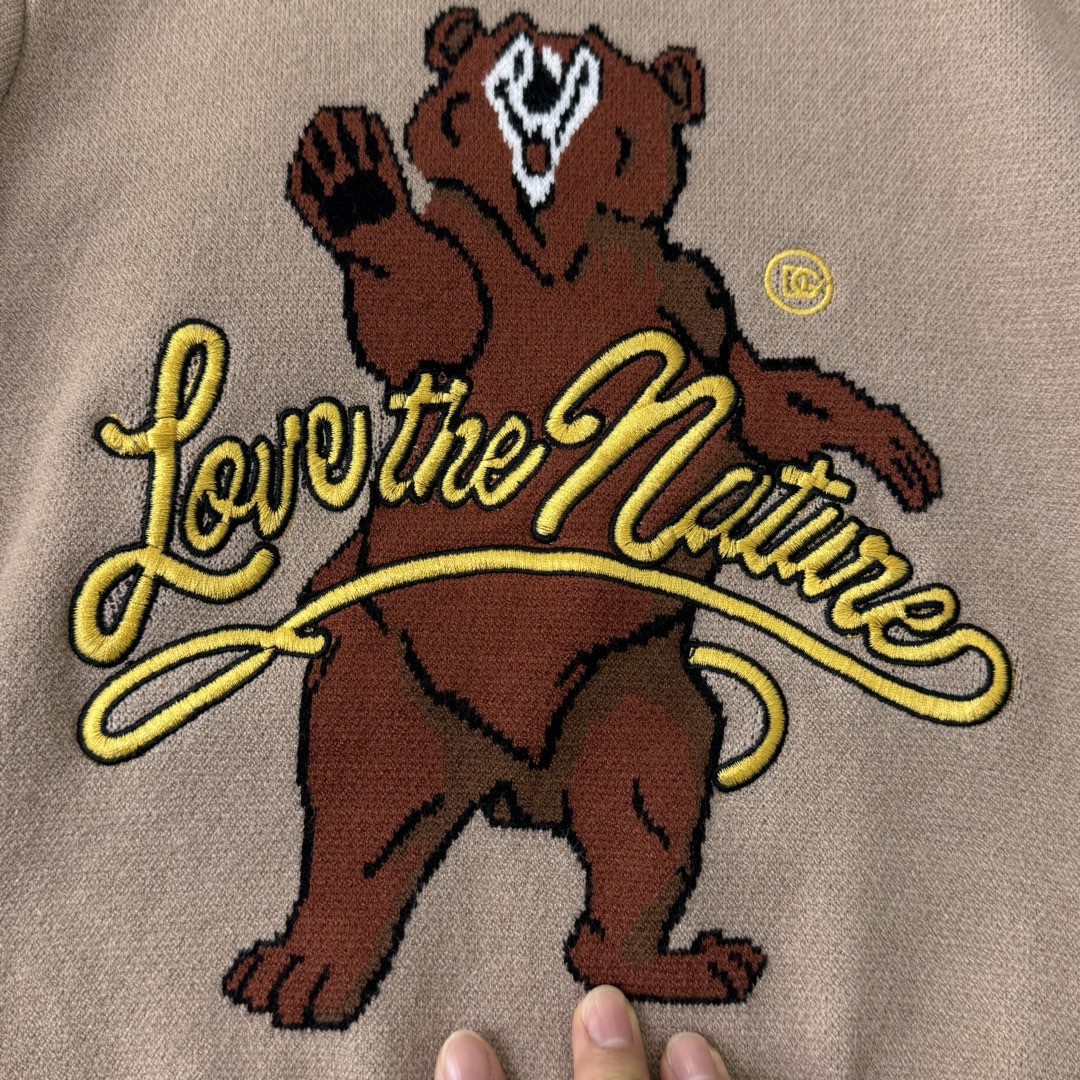 2024 D&G Children’s T-shirt: High-quality cotton fabric, khaki graffiti design, sizes 100-160. - 图片 5