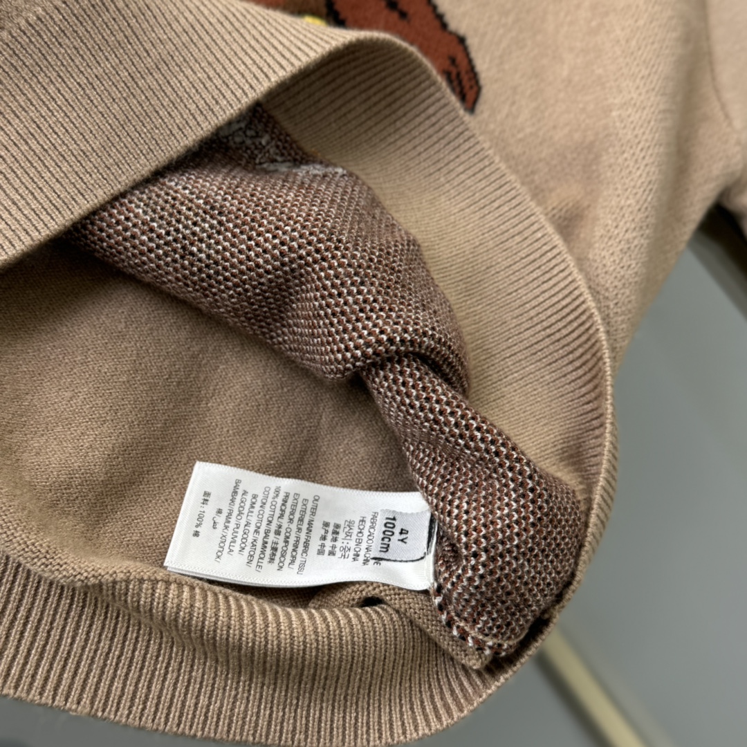 2024 D&G Children’s T-shirt: High-quality cotton fabric, khaki graffiti design, sizes 100-160. - 图片 7