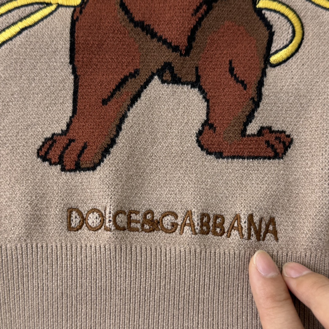 2024 D&G Children’s T-shirt: High-quality cotton fabric, khaki graffiti design, sizes 100-160. - 图片 6