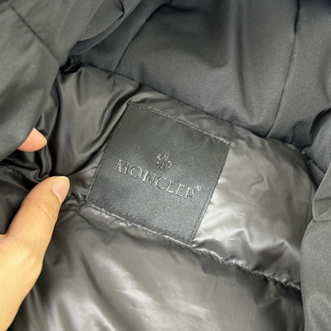 Moncler Haute Couture Haute Couture Ready-to-Wear Ref.165AD719 5