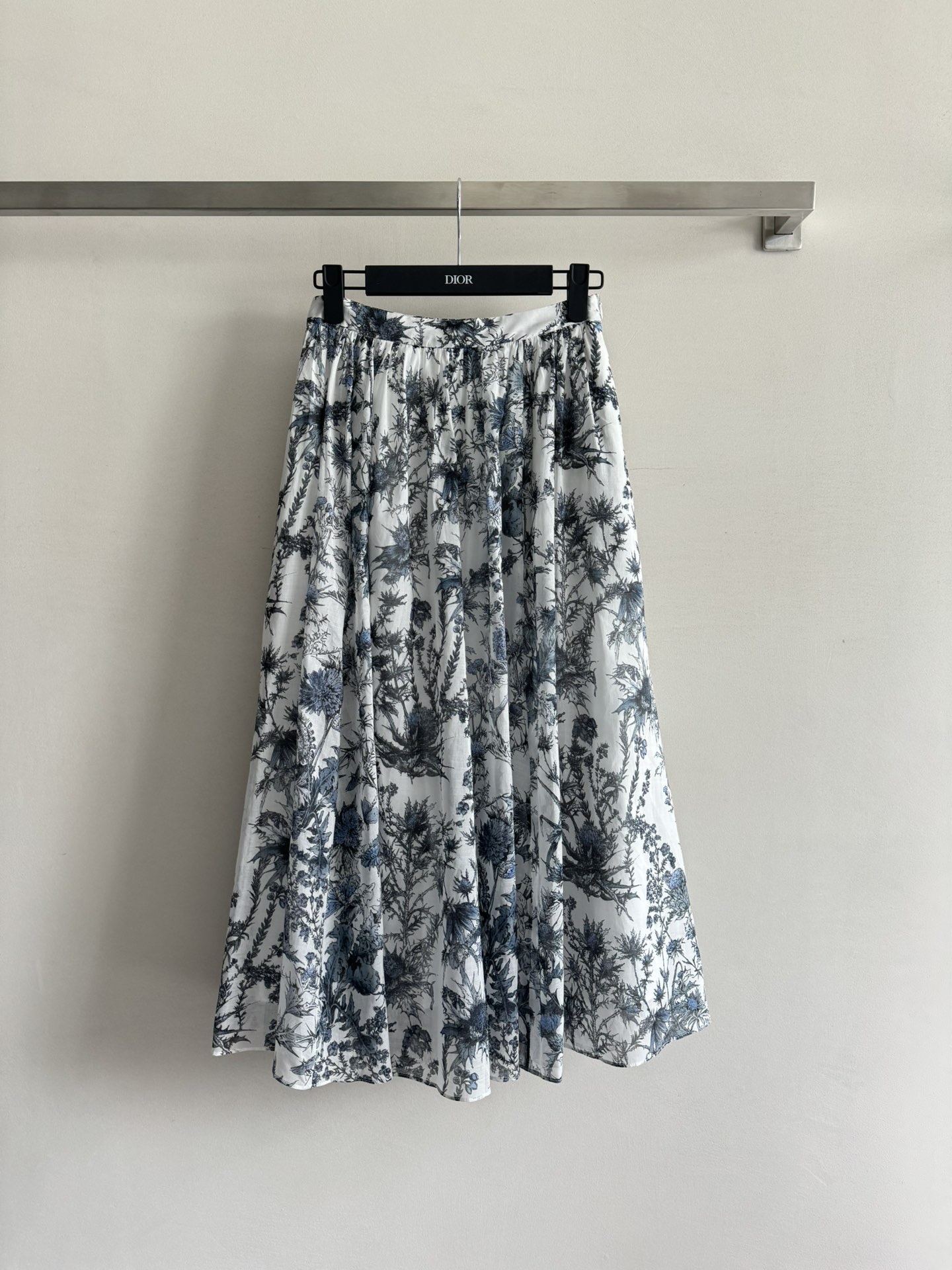 NO:433142,Dio*25 spring and summer new floral printed skirt custom YB cotton fabric is carefully made, texture is breathable and skin-friendly, the light and comfortable upper body is very comfortable, the super large pleated skirt is very material, the upper body is super atmospheric, showing high-end elegant temperament ＳＭＬ-,,dior,skirts,alexander wang19860909Dio*25春夏新款花卉印花半身裙定制YB棉质面料精心制作 质感透气亲肤 轻飘飘的上身好舒服 超大收褶裙摆用料很足 上身超大气 尽显高级优雅气质 ＳＭＬ-,,dior,skirts,alexander wang,Women's clothing