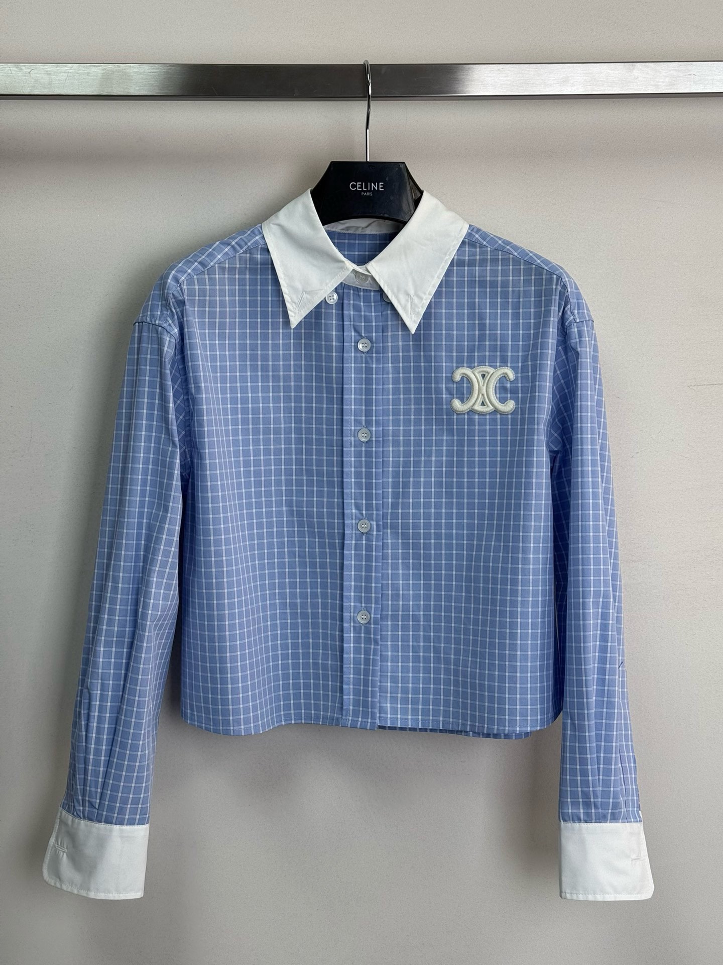 NO:435003,CELIN*25 early spring new lapel plaid shirt classic plaid short style, Arc de Triomphe logo decoration on chest, collar and cuffs are contrasting colors for spring and summer hot products!  The cotton texture is very nice and refreshing, and the color is super healing, clean and neat, and the style of a young girl is a college style, and the upper body is elegant and sweet!  The style is versatile and not picky, and it is easy to match with SML!  ,celine,shirts,alexander wang19860909CELIN*25早春新款翻领格子衬衫经典格子小短款版型 胸前凯旋门logo装饰 领口与袖口采用撞色设计春夏爆款单品！棉质感很nice养颜清爽的色系超治愈,干净利落,减龄少女风 学院风,上身气质优雅不失甜美！版型百搭不挑人,轻松搭配SML！,,celine,shirts,alexander wang,Women's clothing