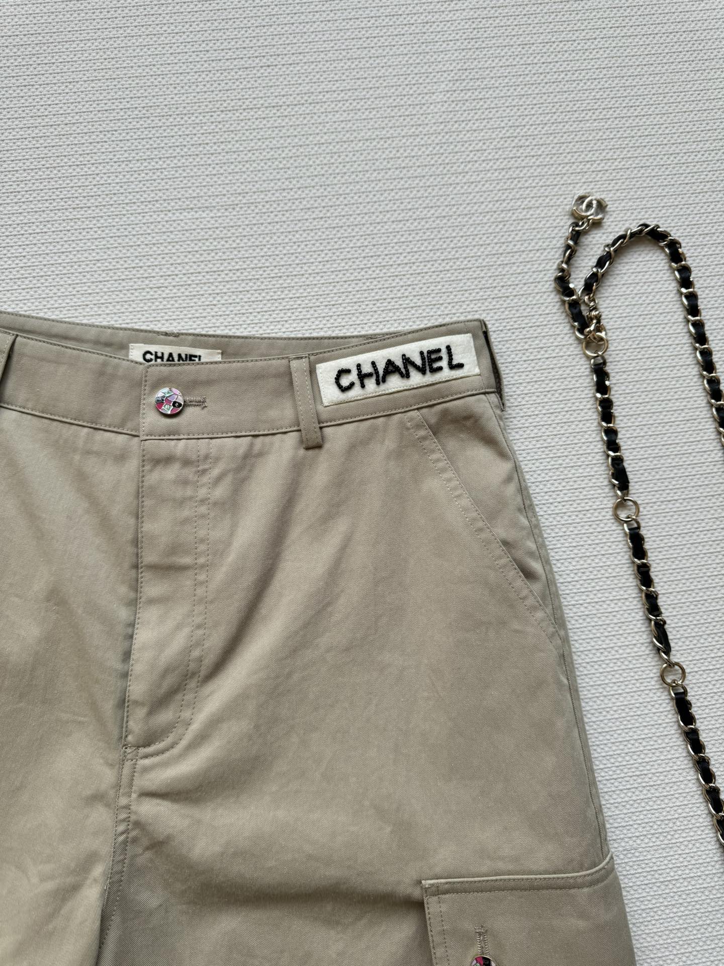 Chane P588 Scrambled Thongs: Retro Handbags with Double-C Logo for Fashionable Look - 图片 2