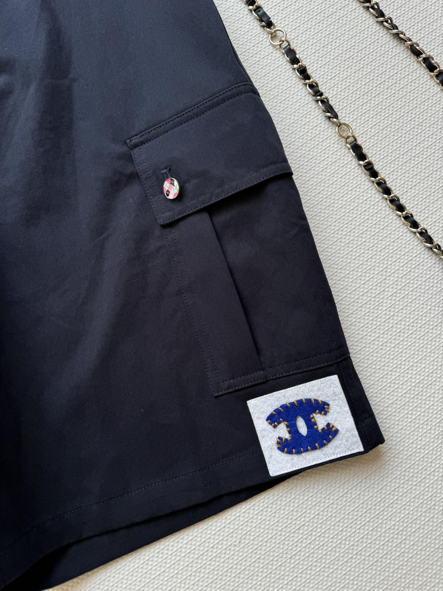 Chane 25SS P588 Female Suit: Stylish, Retrofitted Design with Logo Decoration - 图片 3