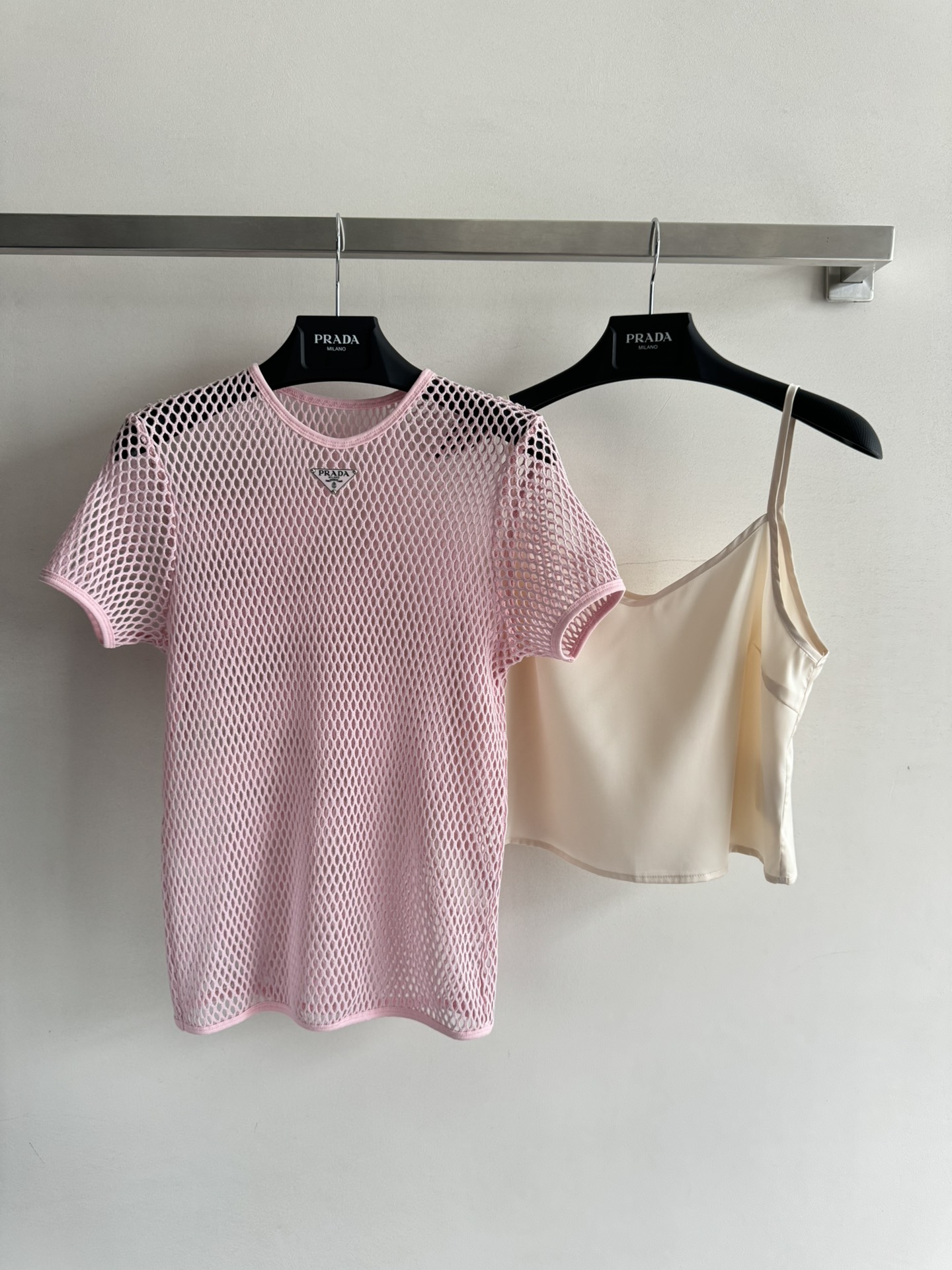 NO:332095,Prad*25SS new pink round neck hollow top unlocks a fashionable new 