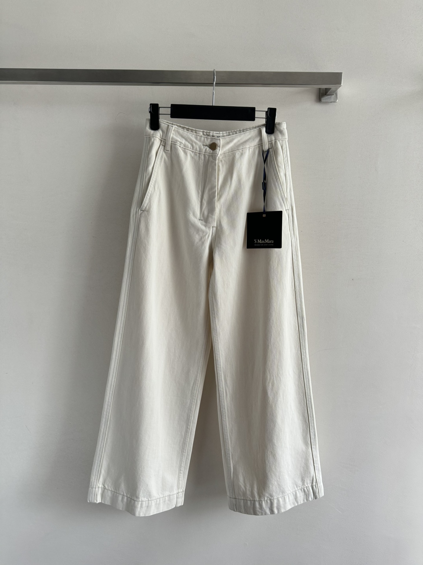 NO:333012,MaxMar*25SS new jeans mid-waist design, wide-leg loose fit allows legs to stretch freely, lazy and casual, versatile and slim, front and back double large pockets are convenient and generous, with minimalist and casual, easy to match with good-looking SML-, jeans, alexander wang19860909MaxMar*25SS新款牛仔裤中腰设计 阔腿宽松版型让双腿自由舒展 慵懒休闲 百搭显瘦 前后双大口袋装饰便捷大方,自带极简的随性感 轻松搭配好看SML-,,jeans,alexander wang,Women's clothing