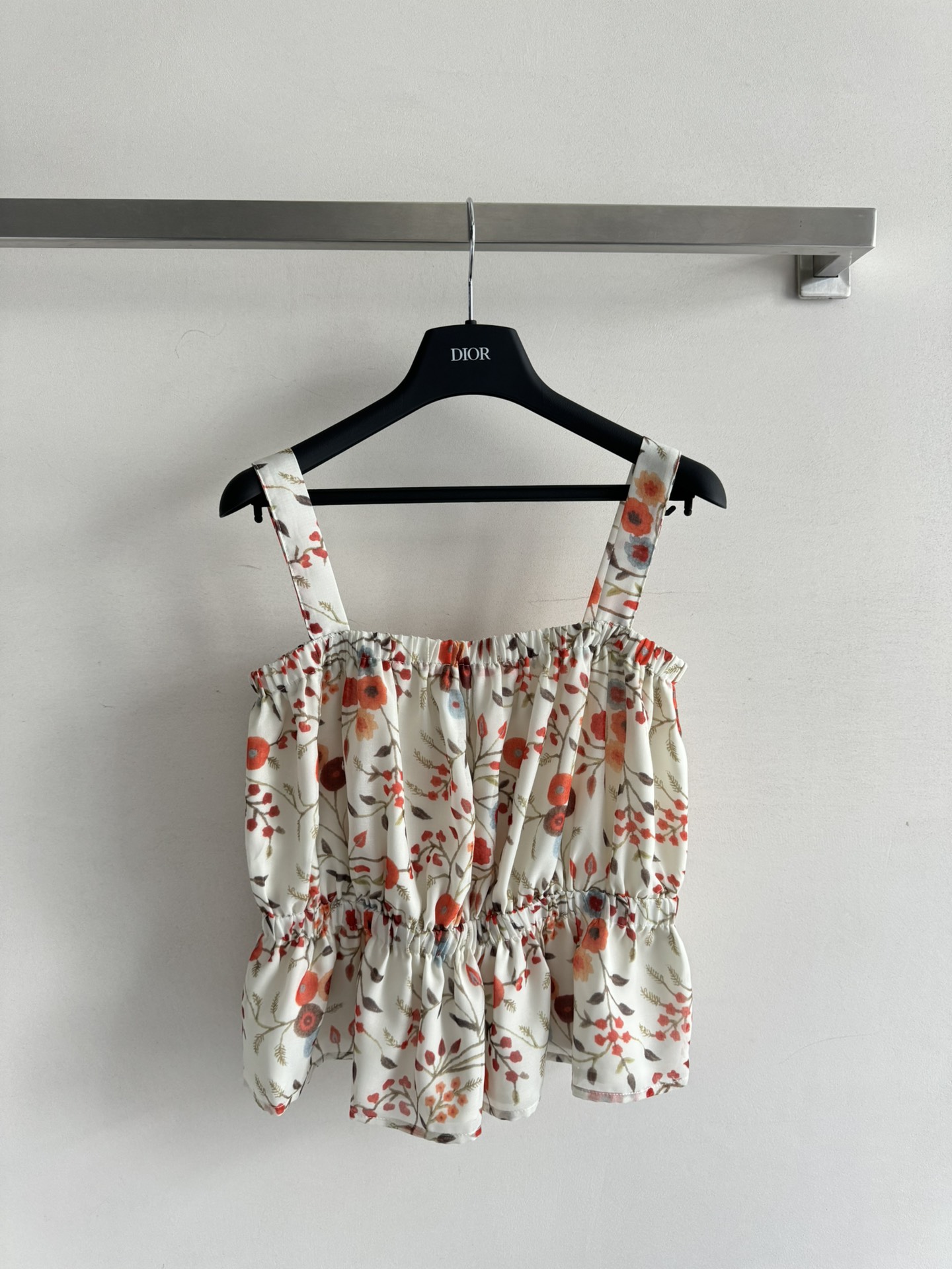 NO:334295,Dio*25SS new suspender strap vest, orange and yellow flower print design custom cotton fabric carefully made, soft and breathable, skin-friendly, hem spliced ​​with lotus leaf lace, elastic and elastic design, super temperament and age-reducing, easy to create a delicate look suitable for vacation outfits!  SML, dior,alexander wang19860909Dio*25SS新款吊带抹胸背心,桔黄花朵印花设计定制棉质面料精心制作 质感柔软透气亲肤,下摆拼接荷叶花边,松紧弹力设计,超级气质减龄,轻松打造精致造型适合度假穿搭！SML,,dior,alexander wang,Women's clothing