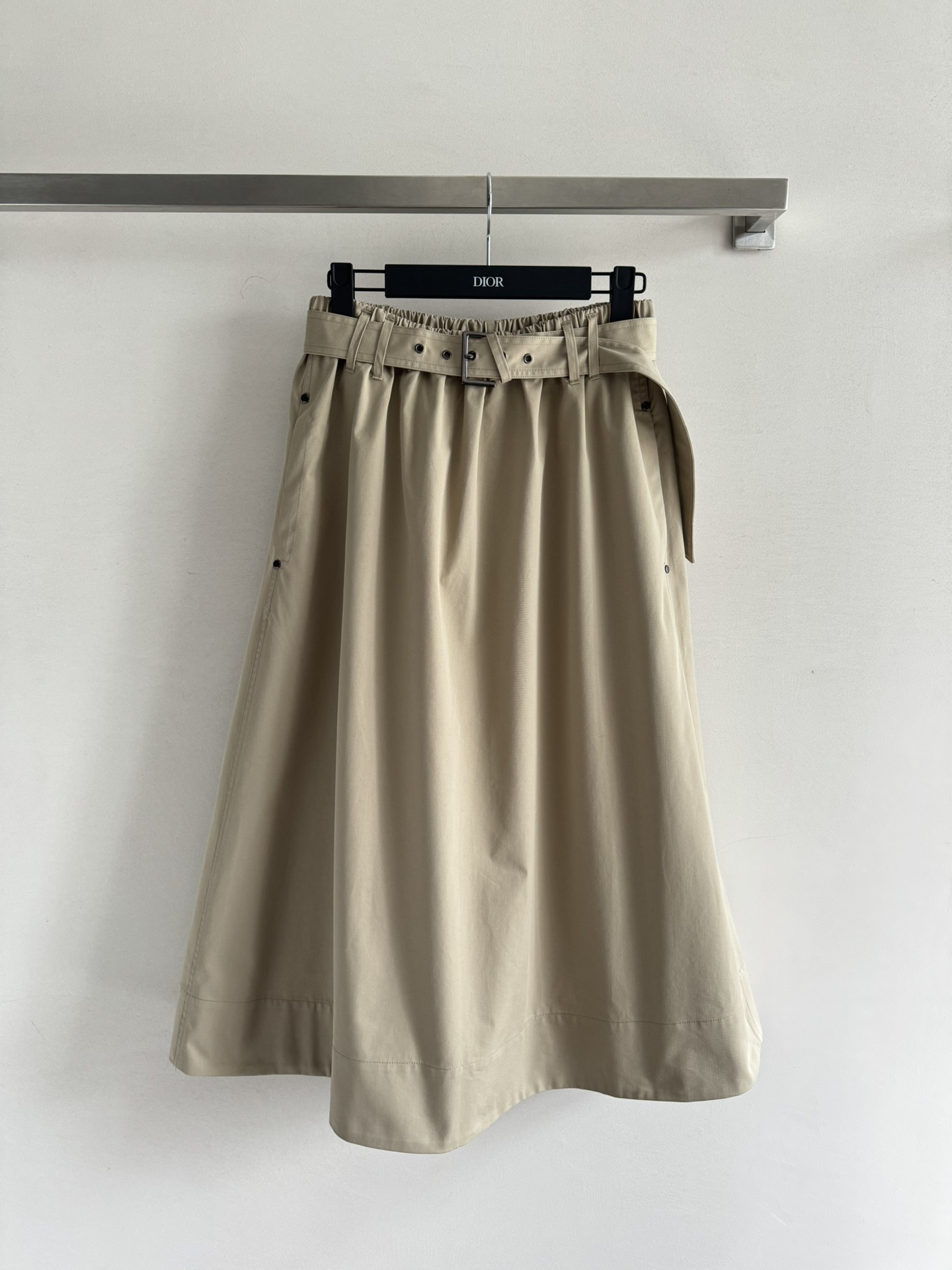 NO:335407,BRUNELLO CUCINELL*25SS new workwear skirt, elastic waist A-line cut, double pocket decoration, paired with belts in the same color, full of details, seem simple but not lacking in luxury and high-end!  Fashionable, casual and versatile, high-waisted skirt, the upper body shows elegant temperament, the two colors are super recommended SML-, brunello cucinelli, skirts, alexander wang19860909BRUNELLO CUCINELL*25SS新款工装式半身裙 松紧腰A字版型剪裁,有双口袋装饰,搭配同色系腰带点缀 满满的细节 看似简单却不失奢华高级！时尚休闲又百搭,高腰大裙摆 上身尽显优雅气质,两色超推荐SML-,,brunello cucinelli,skirts,alexander wang,Women's clothing