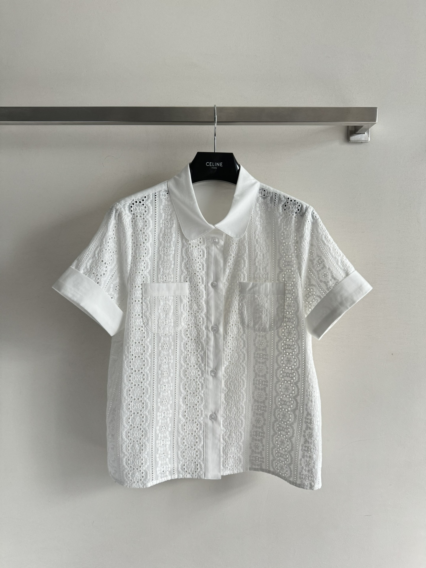 NO:412230,CELlN*25SS new jacquard hollow short-sleeved shirt high-end custom cotton material is a great texture!  The classic double pockets have a unique design, and the whole piece of clothing has embroidered hollow patterns, which is exquisite and eye-catching!  More high-end highlights details, low-key highlights the brand style, slightly loose style optimizes the proportion, easy to control the upper body, versatile and casual, simple and high-end, fashionable and fashionable!  SML, Shirts, T-shirt, alexander wang19860909CELlN*25SS新款提花镂空短袖衬衫高级定制全棉材质质感很棒！经典双口袋别致设计,整件衣服呈现出刺绣镂空花纹,精美吸睛！更显高级点亮细节 低调彰显品牌风格 微宽松版型优化比例 上身好驾驭,百搭休闲 简约高级 时髦洋气 ！SML,,shirts,T-shirt,alexander wang,Women's clothing