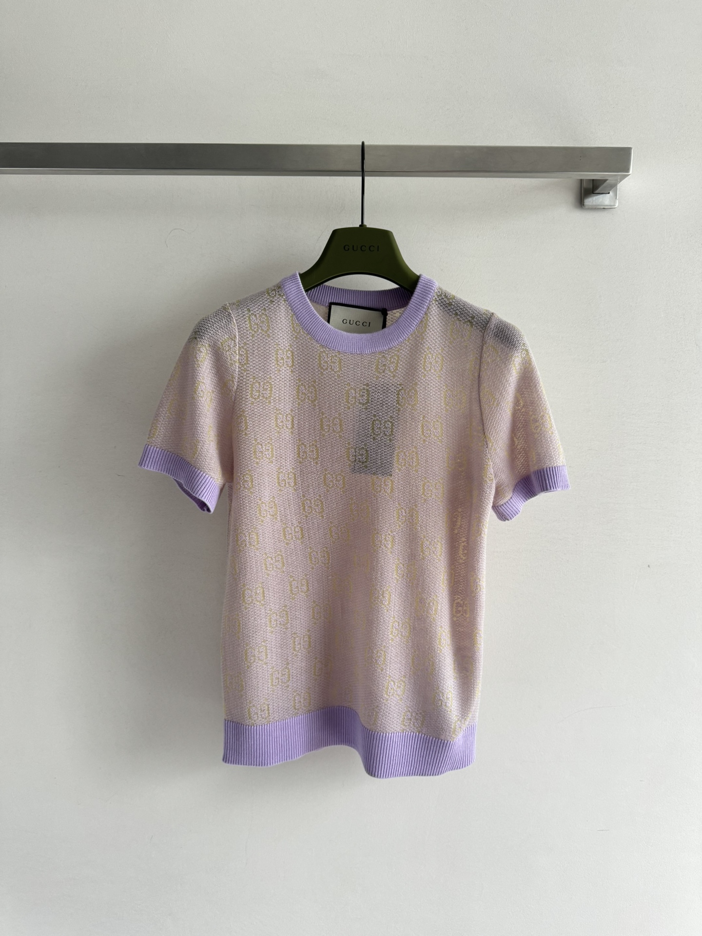 NO:418513,GUCC*25 new pullover classic contrasting color visual feel is very good. The slightly loose fit covers the flesh and makes you look slim. Lazy and casual SML, gucci, alexander wang19860909GUCC*25新款套头衫经典的撞色视觉感很赞微宽松的版型遮肉显瘦 慵懒且随意SML,,gucci,alexander wang,Women's clothing