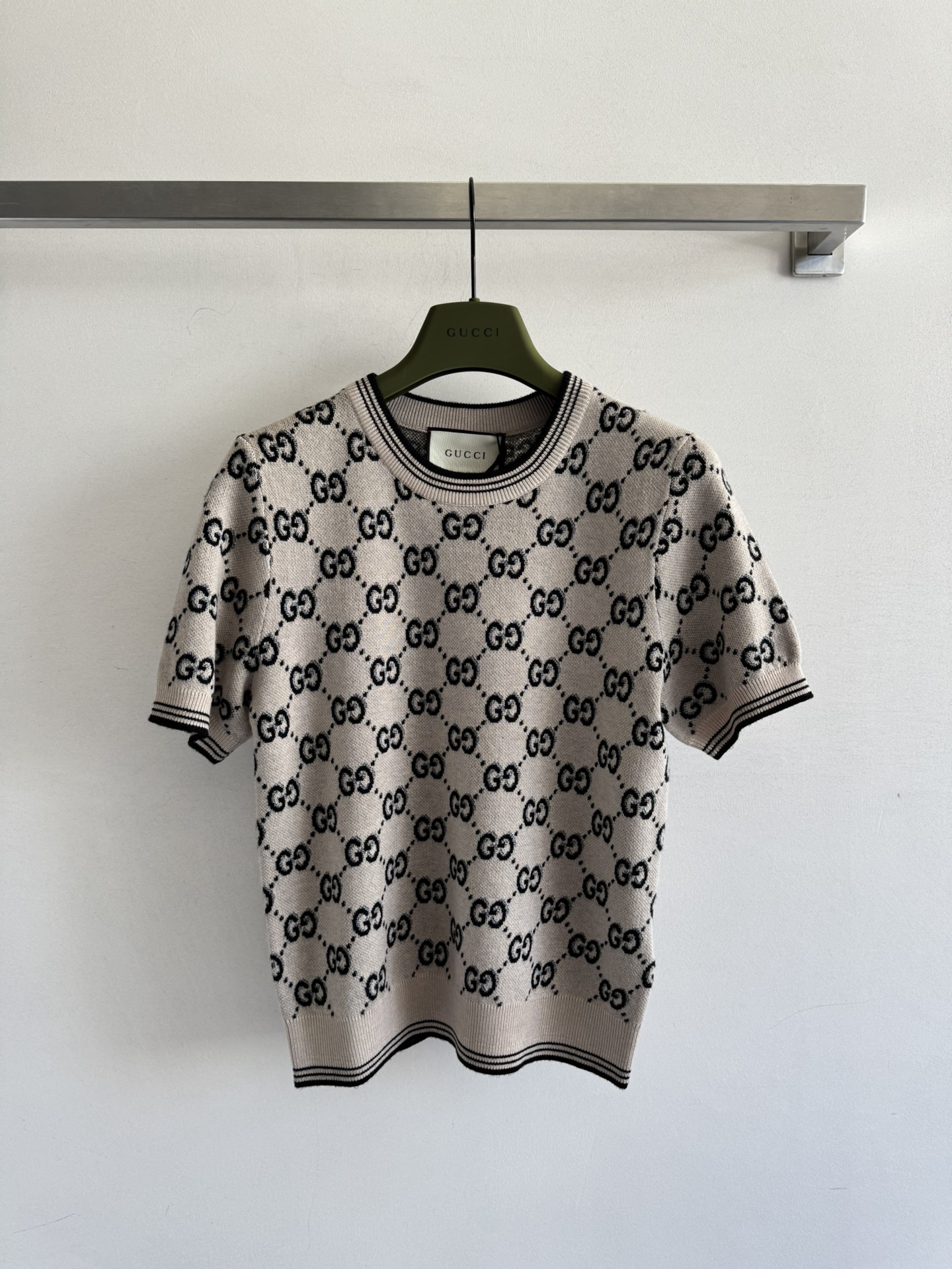 NO:426598,GUCC*25SS new round neck short-sleeved sweater classic double G old jacquard design fashionable and versatile and not picky, regular style fashion item three-color SML, gucci, T-shirt, alexander wang19860909GUCC*25SS新款圆领短袖针织衫 经典双G老提花设计 时髦百搭不挑人,常规版型 时尚单品三色SML,,gucci,T-shirt,alexander wang,Women's clothing