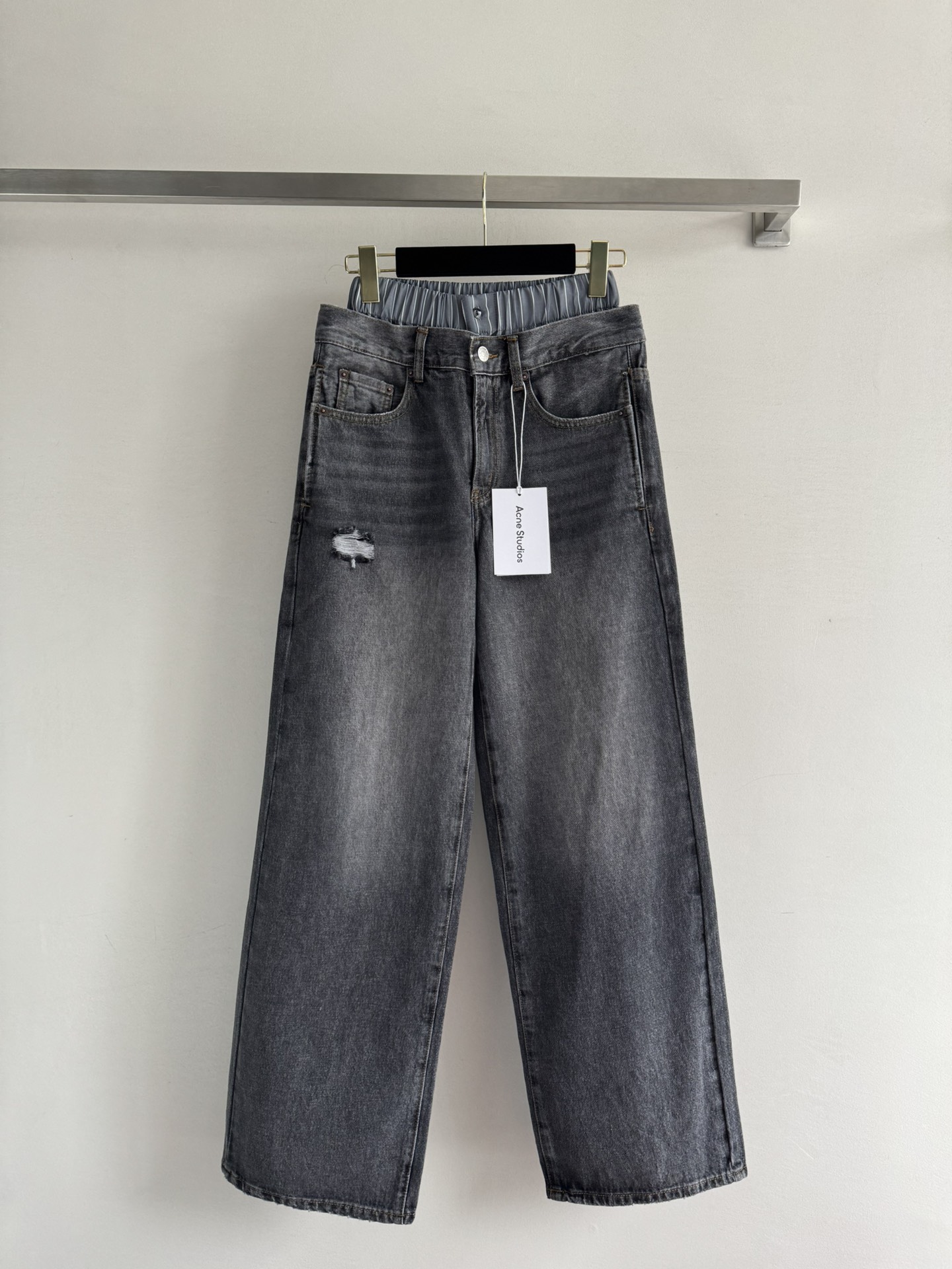 NO:429371,Acne Studio*2025SS new straight jean trousers, striped elastic waist, fake two-piece design, three-dimensional straight cut, not picky style, slim and versatile, you can do daily commuting, matched with various shirts and T-shirts, which are absolutely neat and lazy and casual!  Two-color SML, acne studios,dior,shirts,tees,t-shirt,alexander wang19860909Acne Studio*2025SS新款直筒牛仔长裤,条纹松紧腰假两件设计立体直筒剪裁 不挑人的版型,显瘦百搭 日常通勤都可,搭配各种衬衫T恤绝绝子干净利落,慵懒随意！两色SML,,acne studios,dior,shirts,tees，t-shirt,alexander wang,Women's clothing