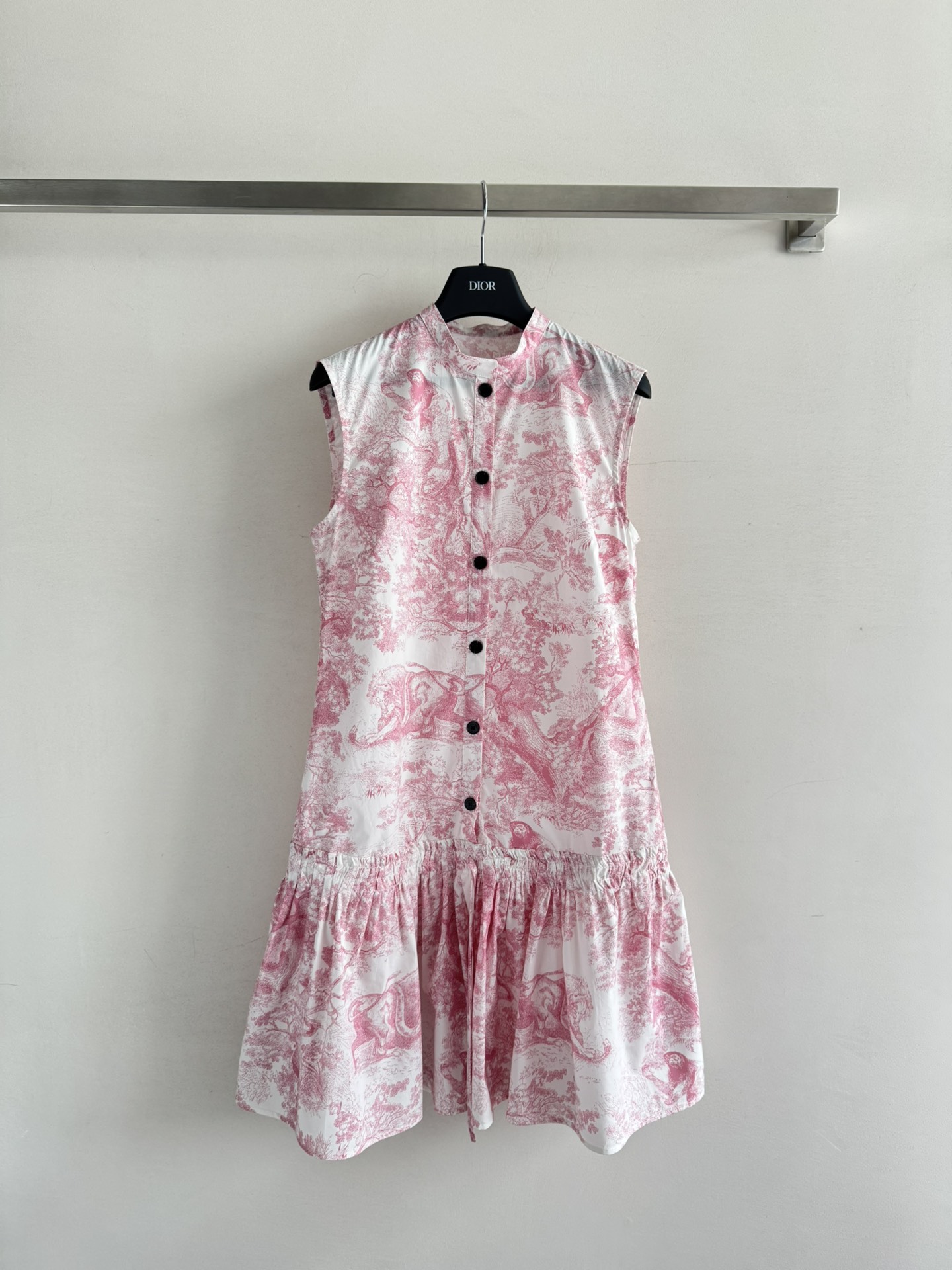 NO:430178,Dio* limited new vest skirt continues to use classic animal jungle prints, simple but luxurious, and low-key reveals a sense of luxury. The length of the style is just right, which can well modify the leg lines. The hem splicing pleated drawstring design is super age-reducing, and it can easily create a delicate look whether worn alone or with a jacket. It is simply a versatile artifact SML, dior, skirts, jackets & coats, alexander wang19860909Dio*限定新款背心裙延用经典动物丛林印花 简约而不失奢华,低调中透露着高级感.版型剪裁的长度刚刚好适中 能很好的修饰腿部线条 下摆拼接百褶抽绳设计超级减龄,轻松打造精致造型无论是单穿还是搭配外套都能轻松驾驭,简直是百搭神器SML,,dior,skirts,jackets & coats,alexander wang,Women's clothing