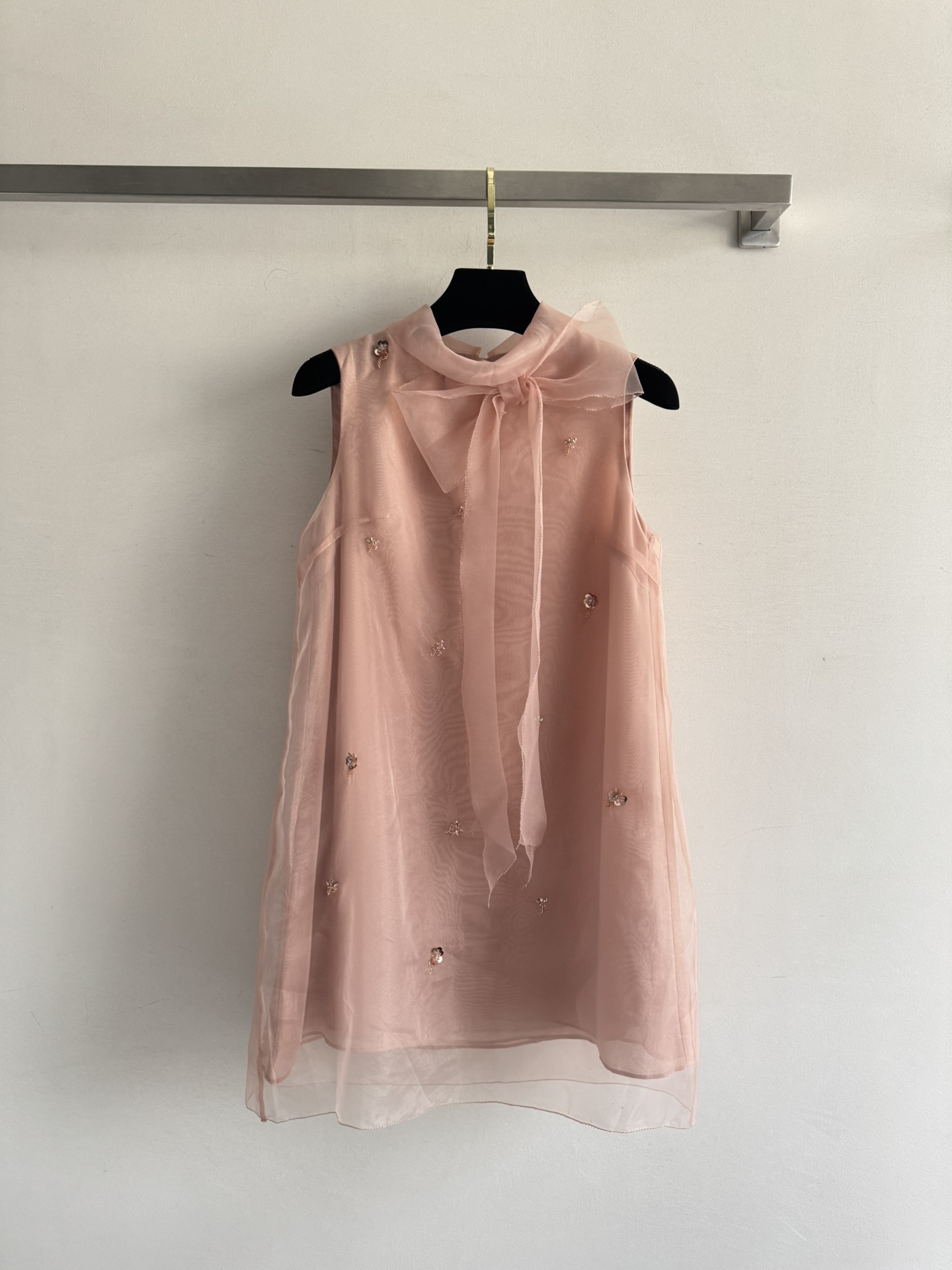 NO:444162,25SS new style, sequin embroidered sleeveless dress, hand-embroidered beads, full of fresh girl, the upper body shows the temperament of a famous lady, while sweet and playful bow lace design, age-reducing artifact, very white and rich, must-have item!  SML-, skirts,alexander wang1986090925SS新款 亮片绣花无袖连衣裙裙身手工绣花钉珠工艺,满满的清新少女 上身尽显名媛气质的同时不失甜美俏皮蝴蝶结系带设计 减龄神器 颜色很美白富美必入单品！SML-,,skirts,alexander wang,Women's clothing